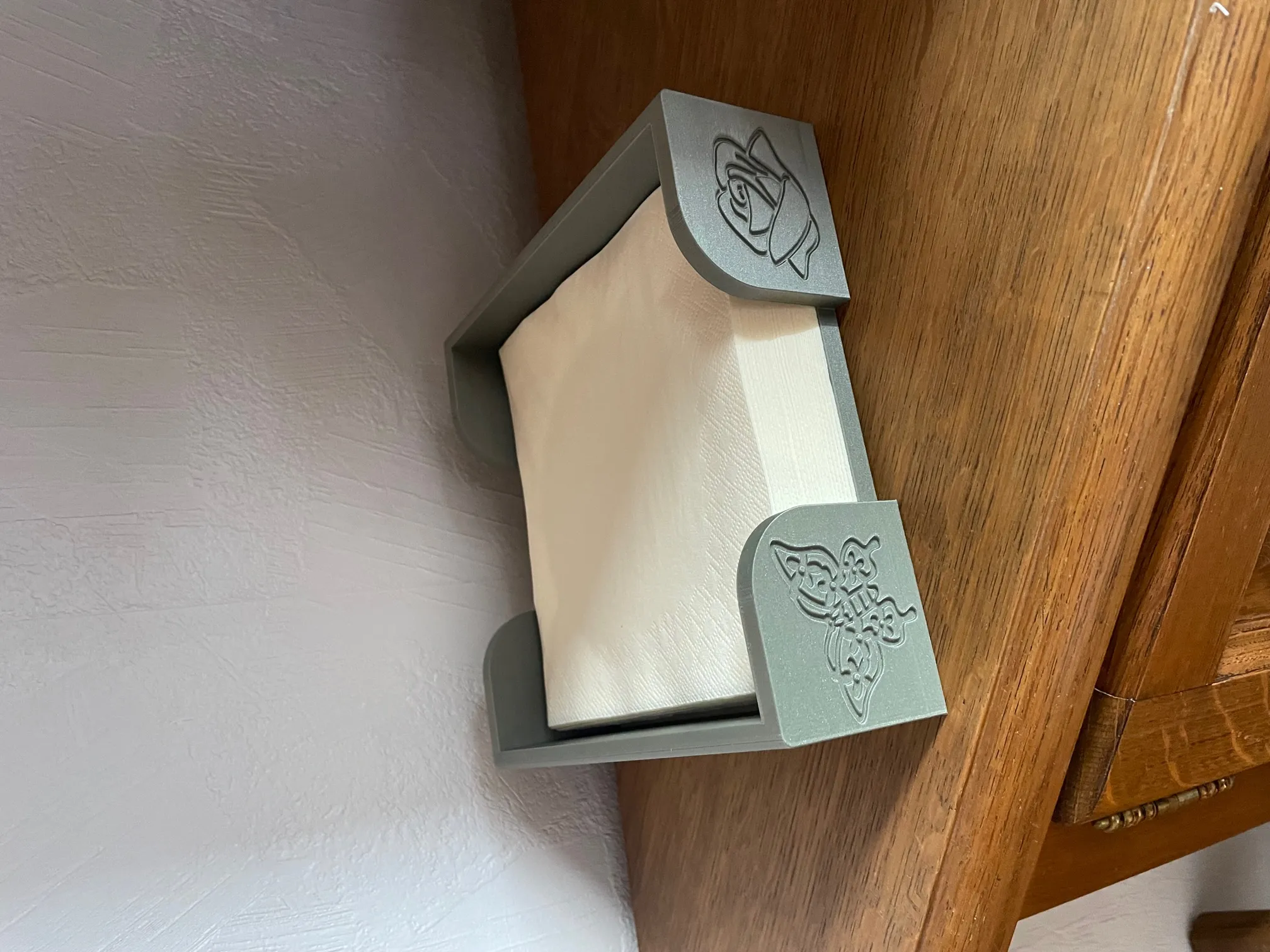 Giá đỡ khăn ăn hình bướm và hoa hồng 160mm x 160mm