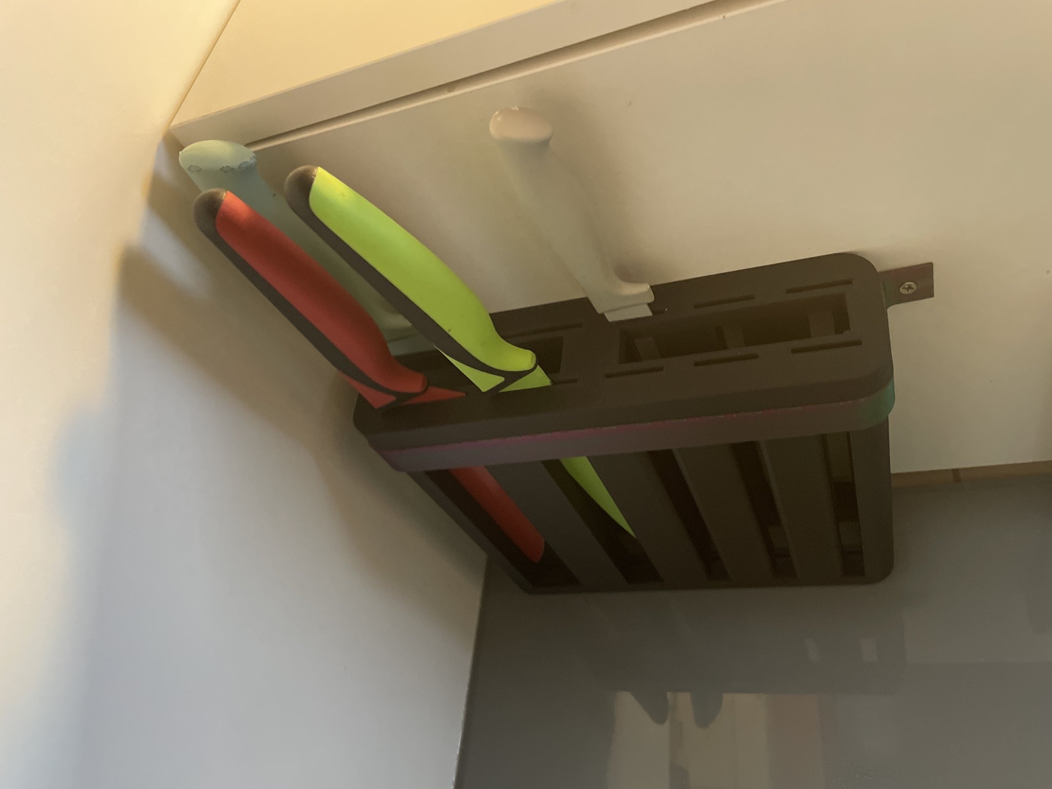 Giá đỡ dao lắp dưới thùng cho bếp nhỏ