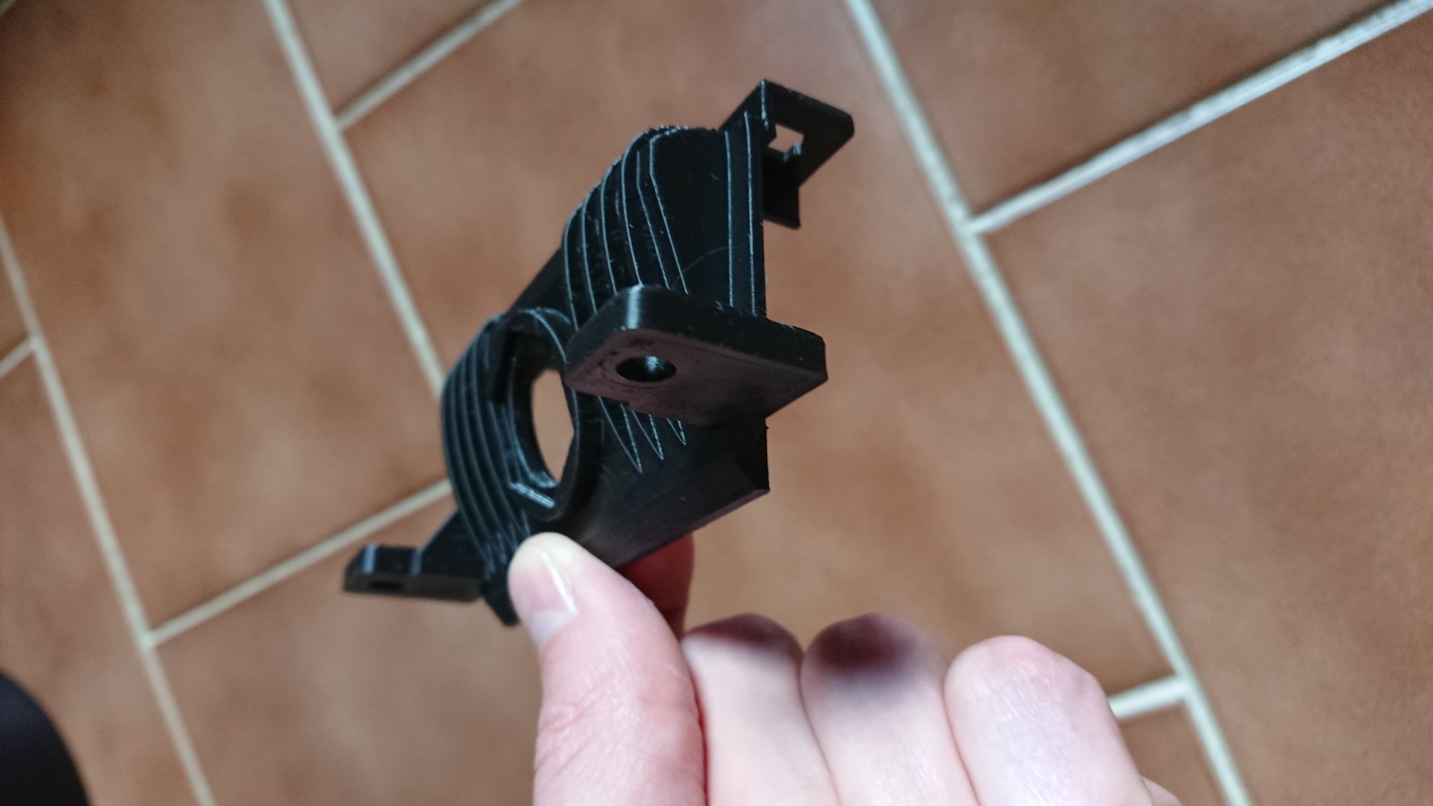 Thay thế tay nắm cốp xe Kia Rio bằng nhựa