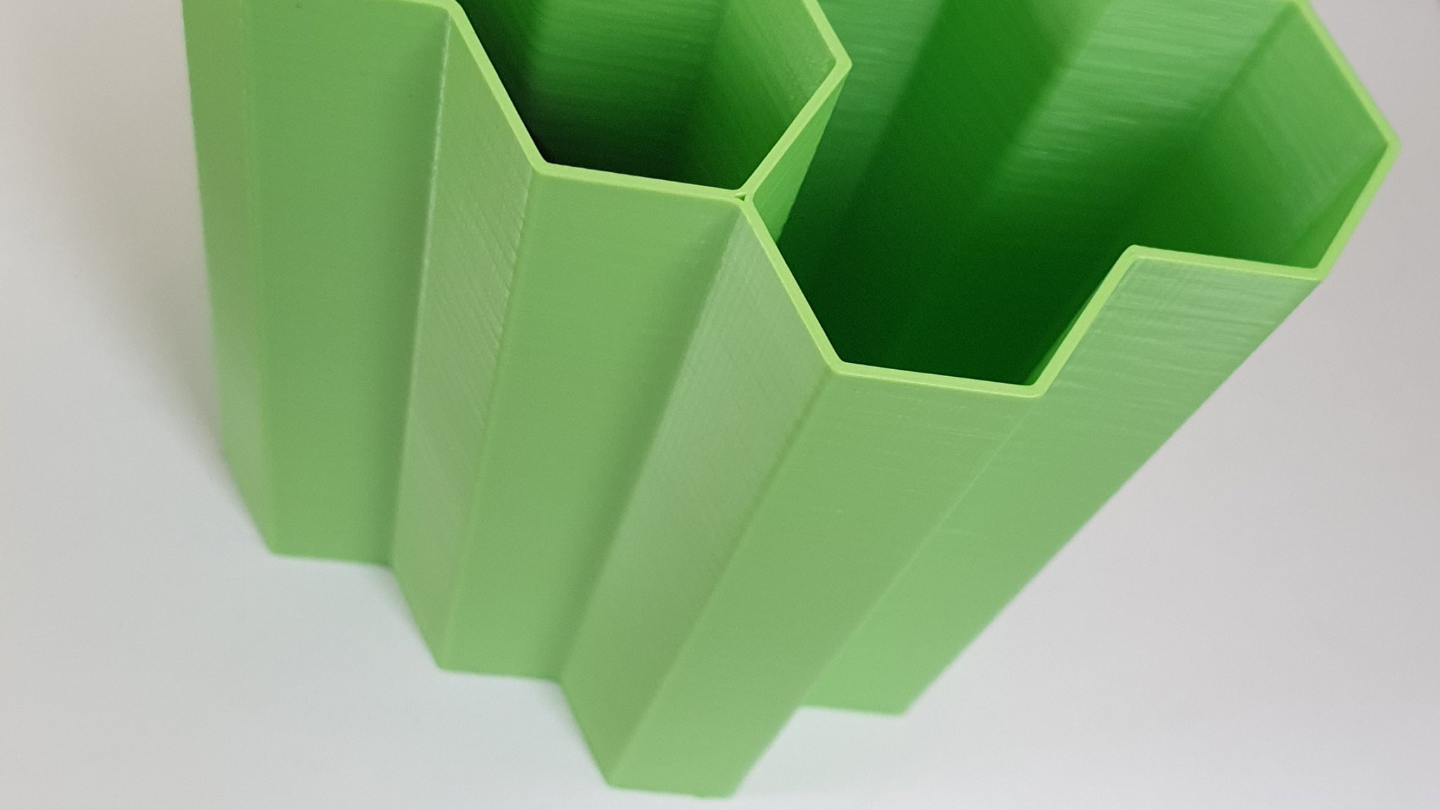 Quản lý cáp Hive lớn hơn cho không gian làm việc rộng rãi