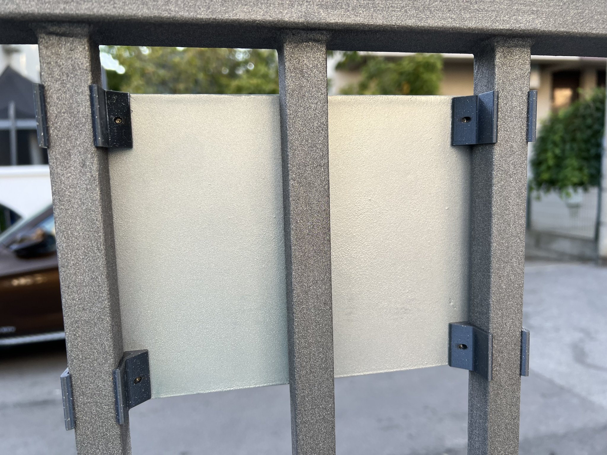 Giá đỡ kẹp biển số nhà bằng PETG