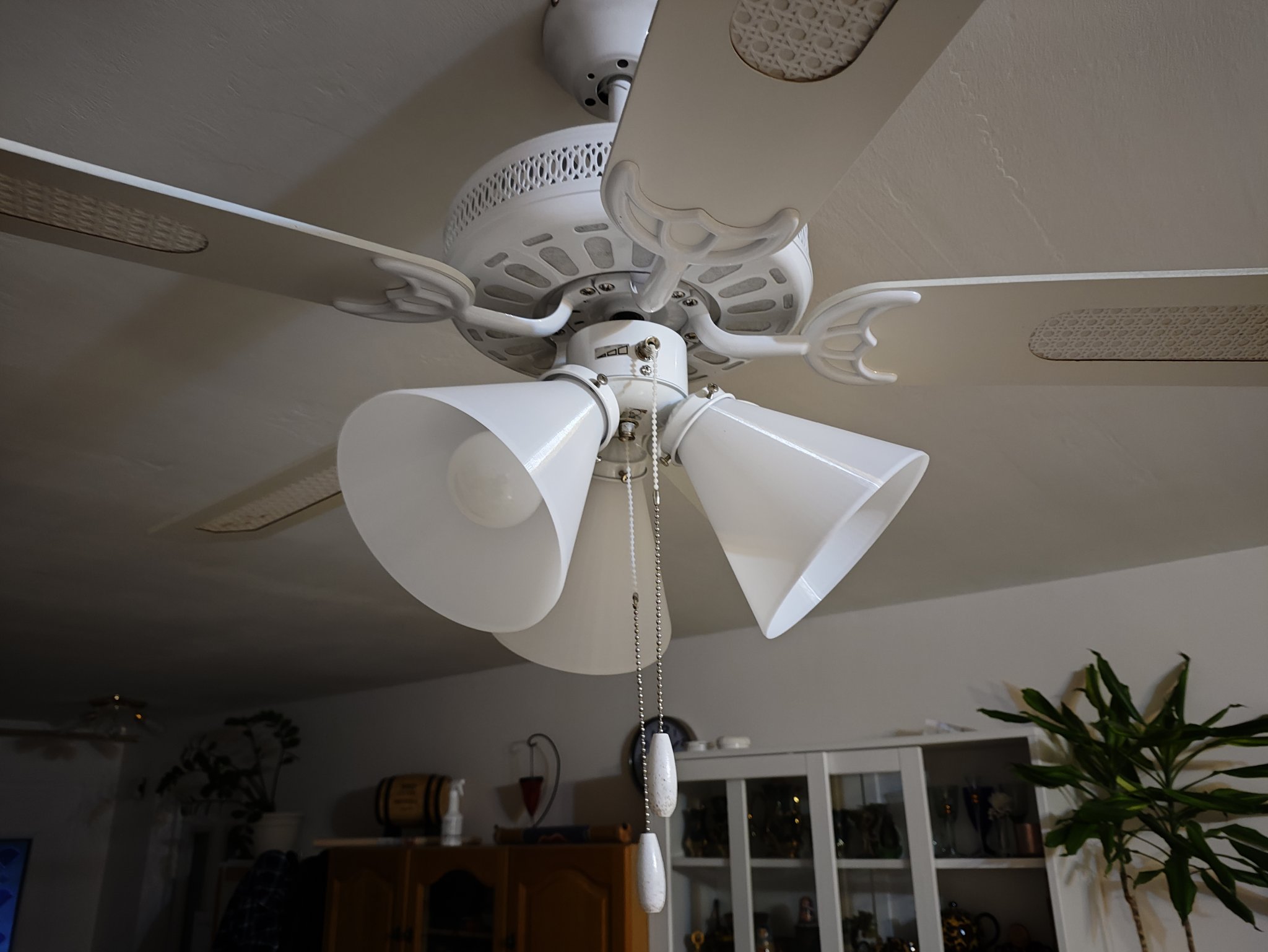 Chao đèn cho quạt trần Farelek không chói mắt