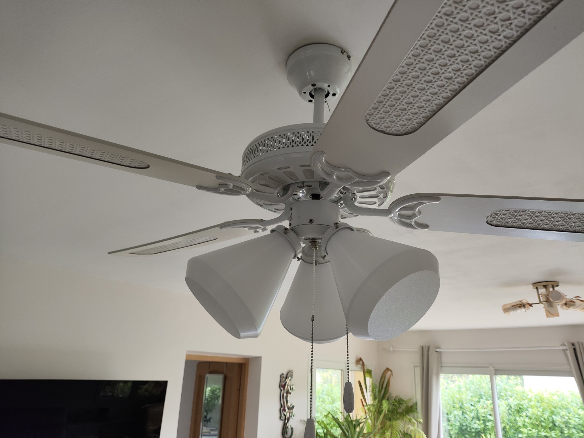 Chao đèn cho quạt trần Farelek không chói mắt