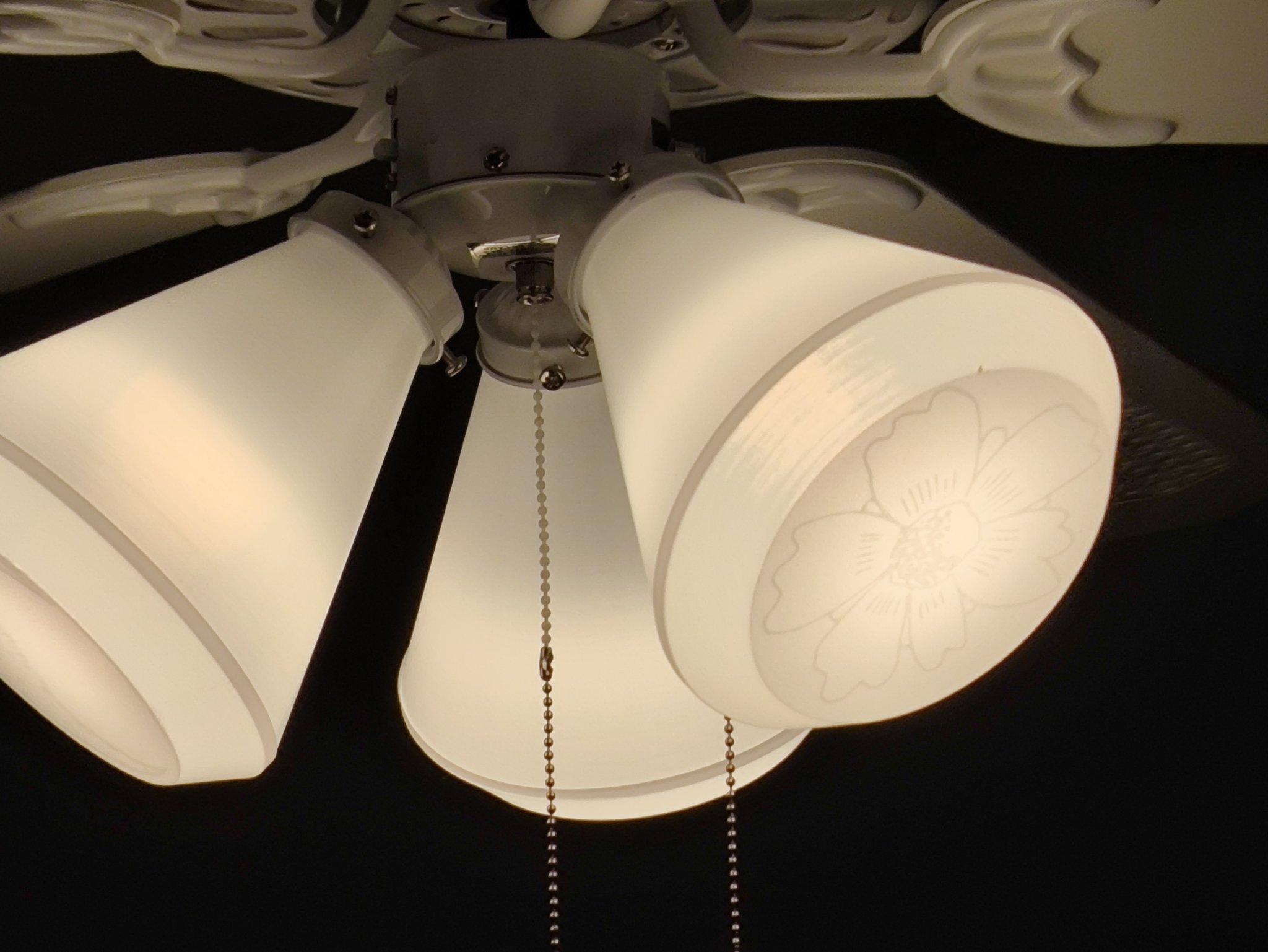 Chao đèn cho quạt trần Farelek không chói mắt