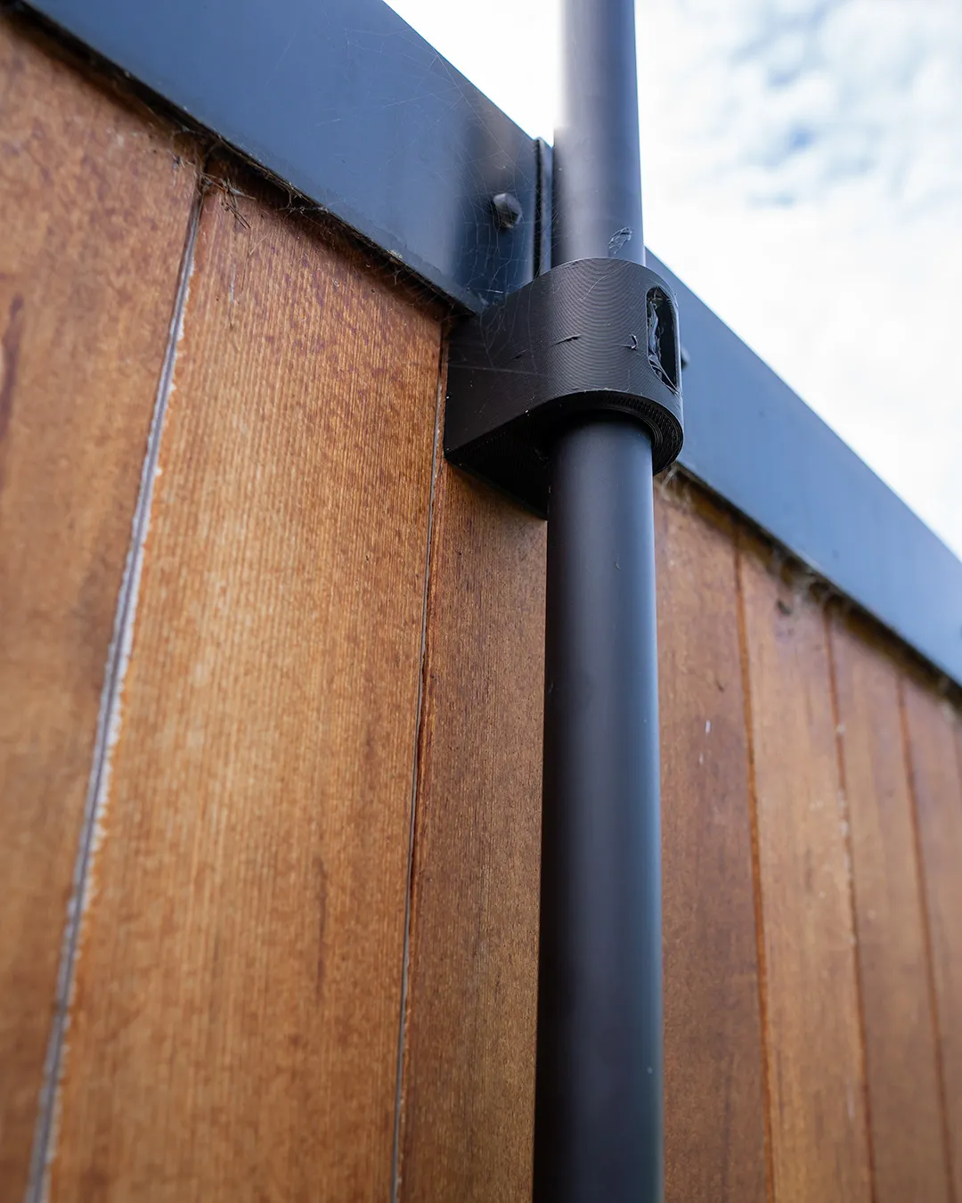 Giá đỡ tường cho ăng-ten RTK Mammotion Luba