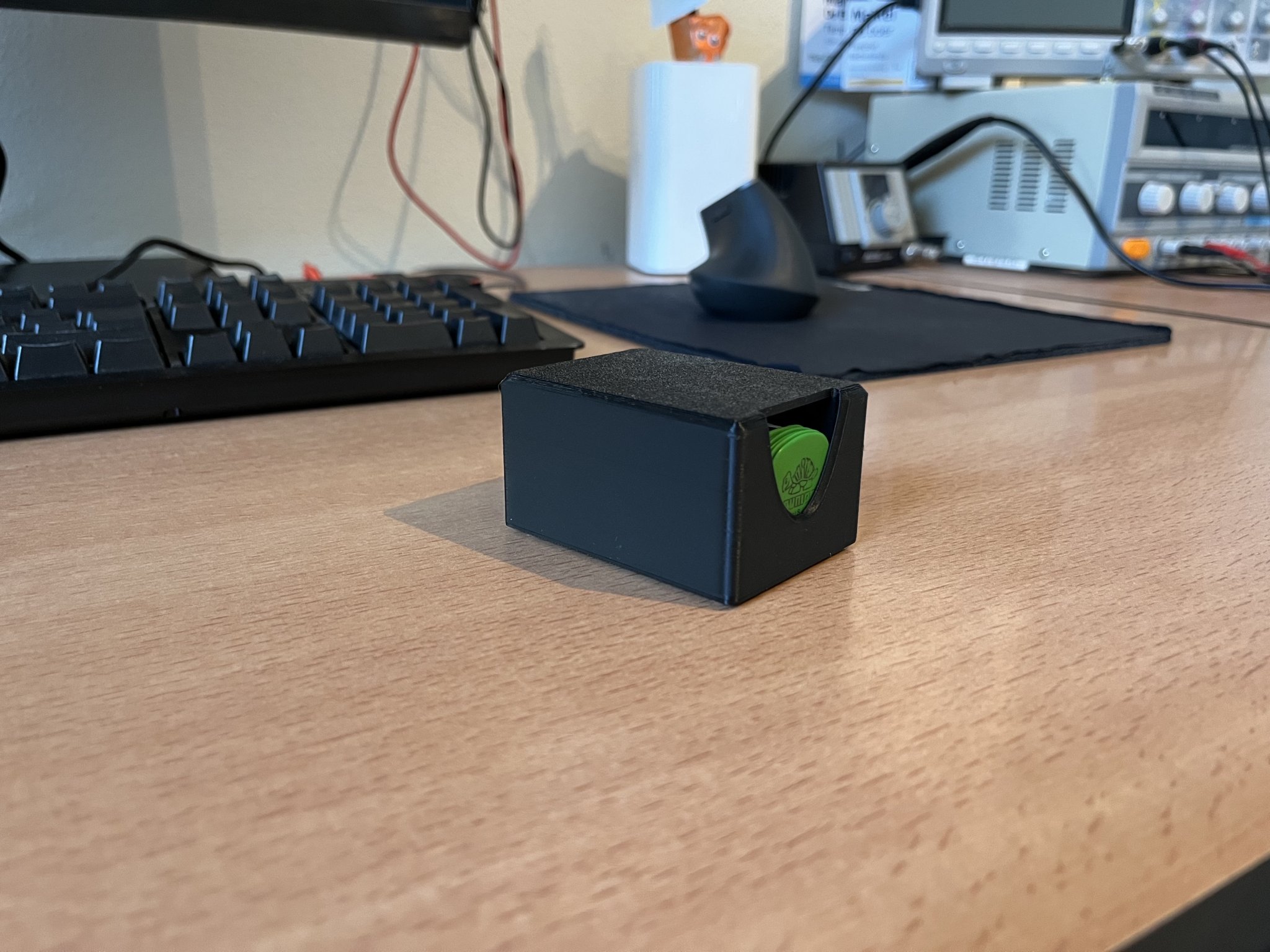 Giá đỡ nhặt đàn guitar nhỏ gọn cho bàn làm việc