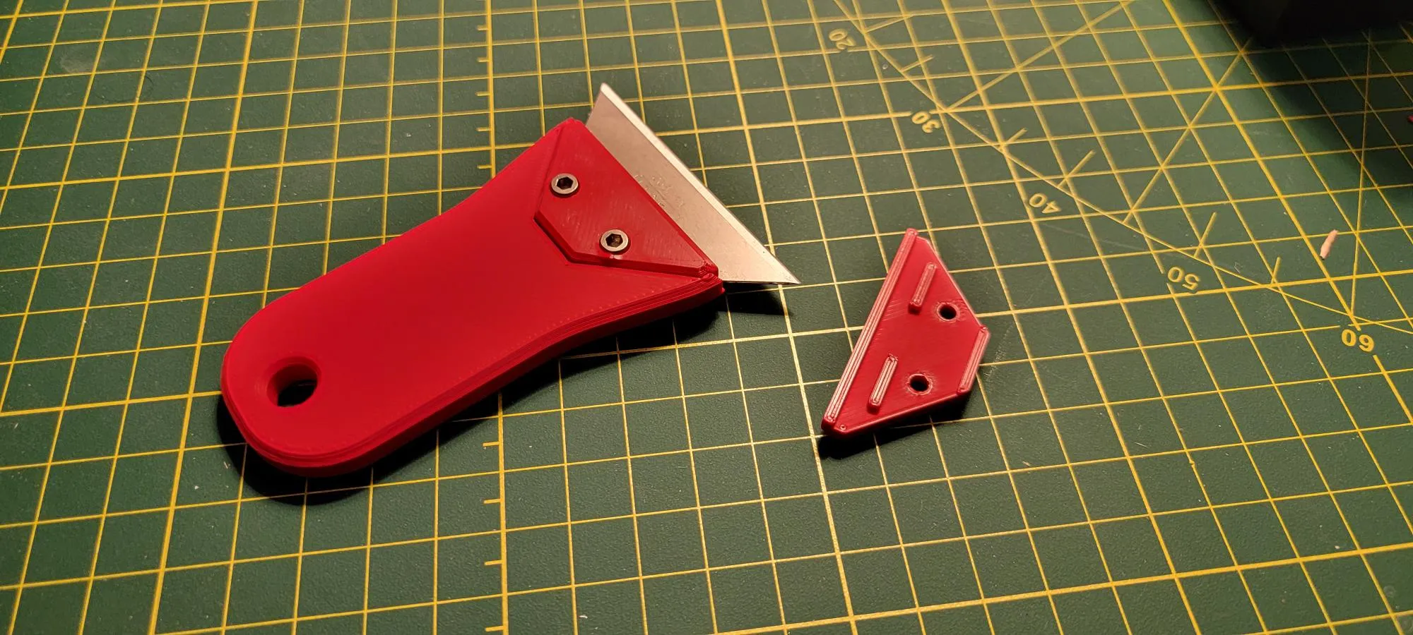 Công cụ cạo sắc bén với lưỡi dao utility tiêu chuẩn