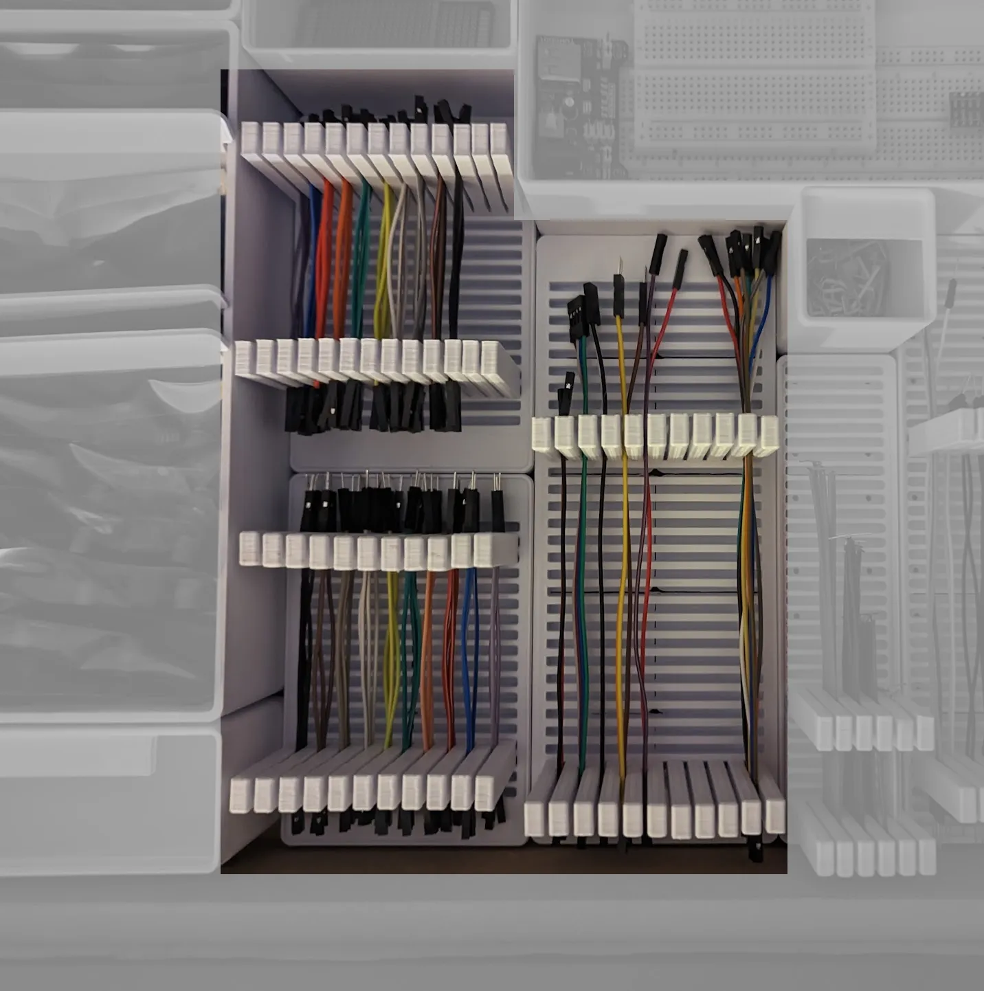 Giá đỡ dây nhảy Gridfinity điều chỉnh với 10 khe cắm