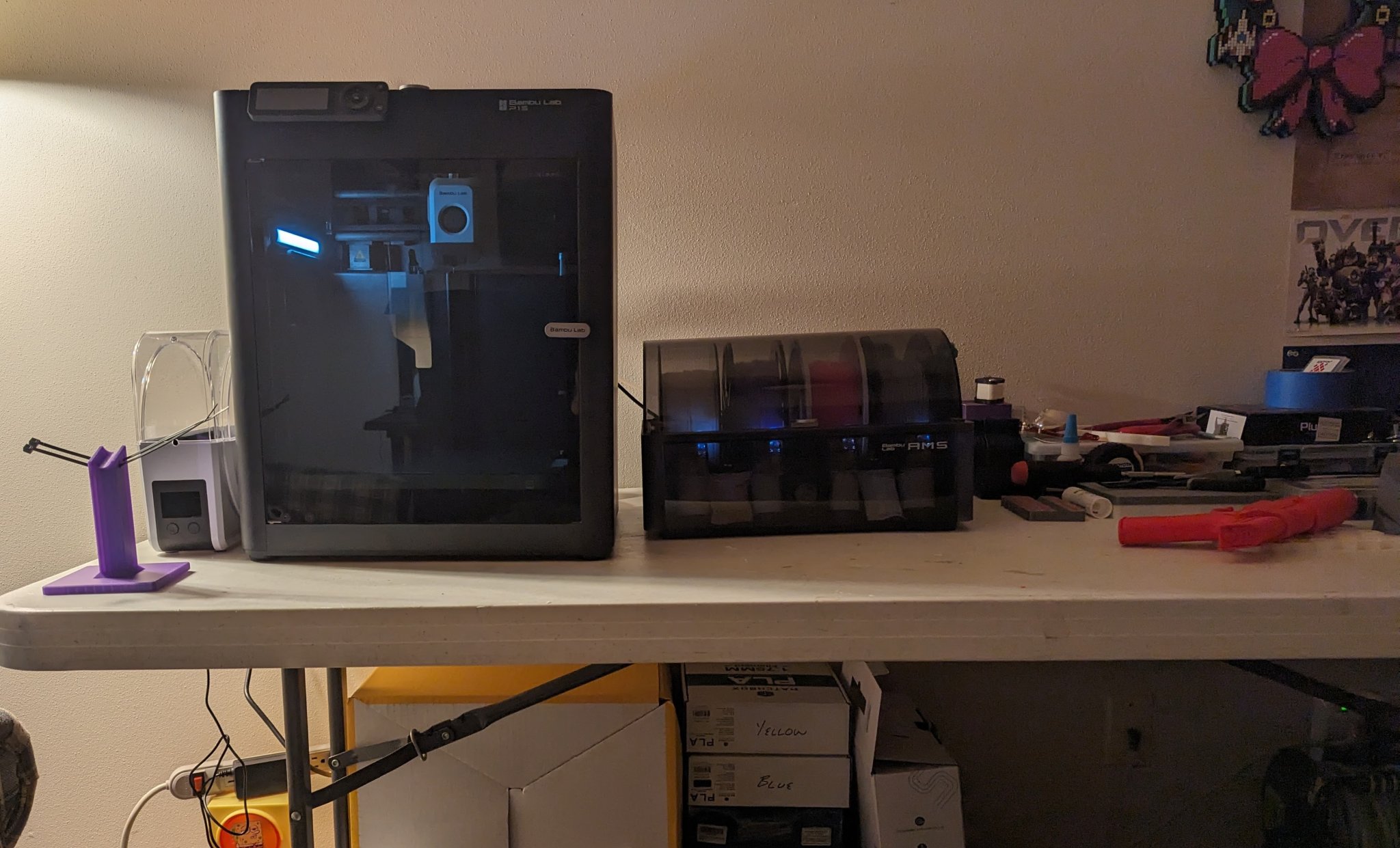 Giá đỡ cho bàn nhựa gập với độ nghiêng hỗ trợ