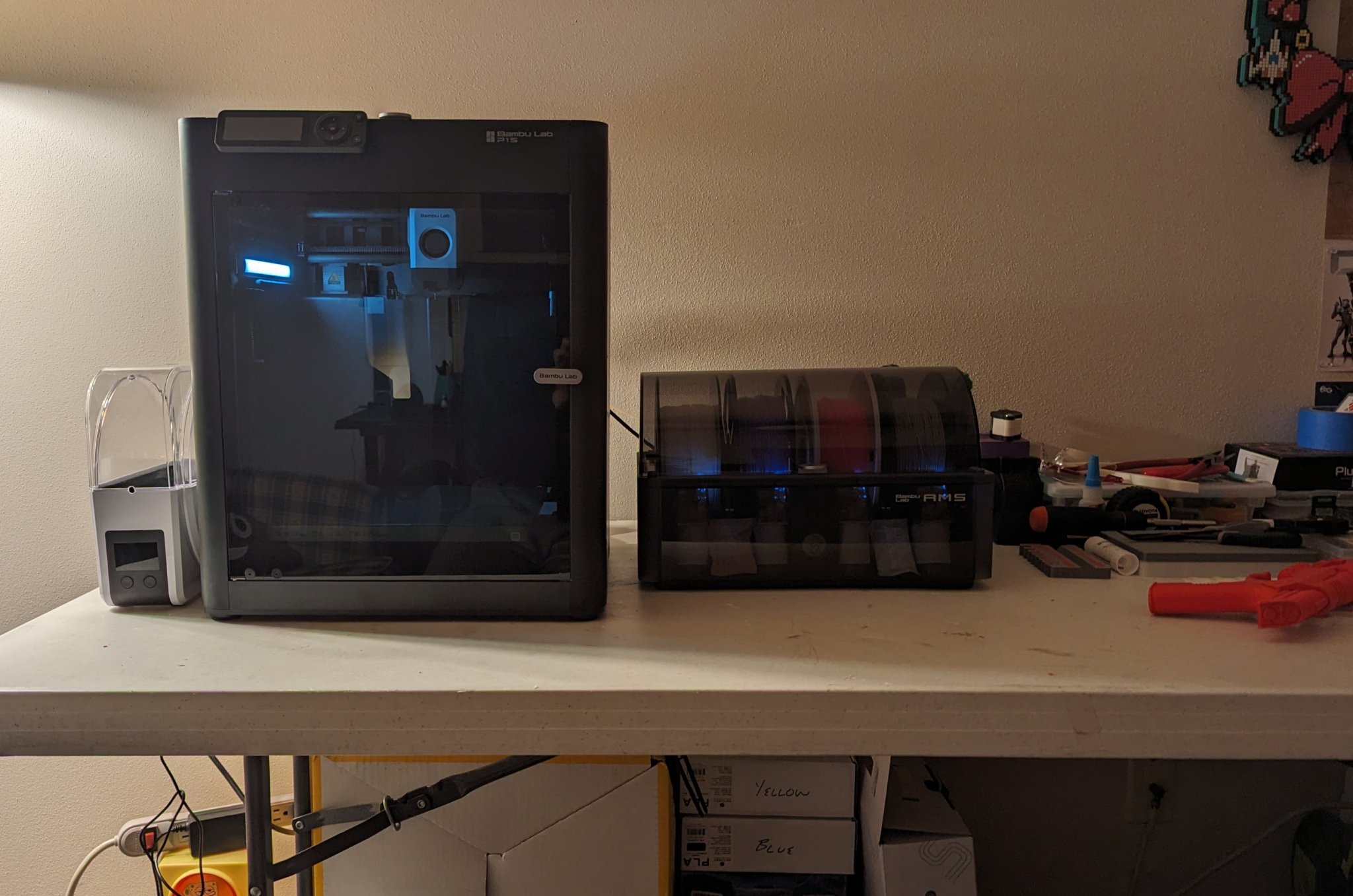 Giá đỡ cho bàn nhựa gập với độ nghiêng hỗ trợ