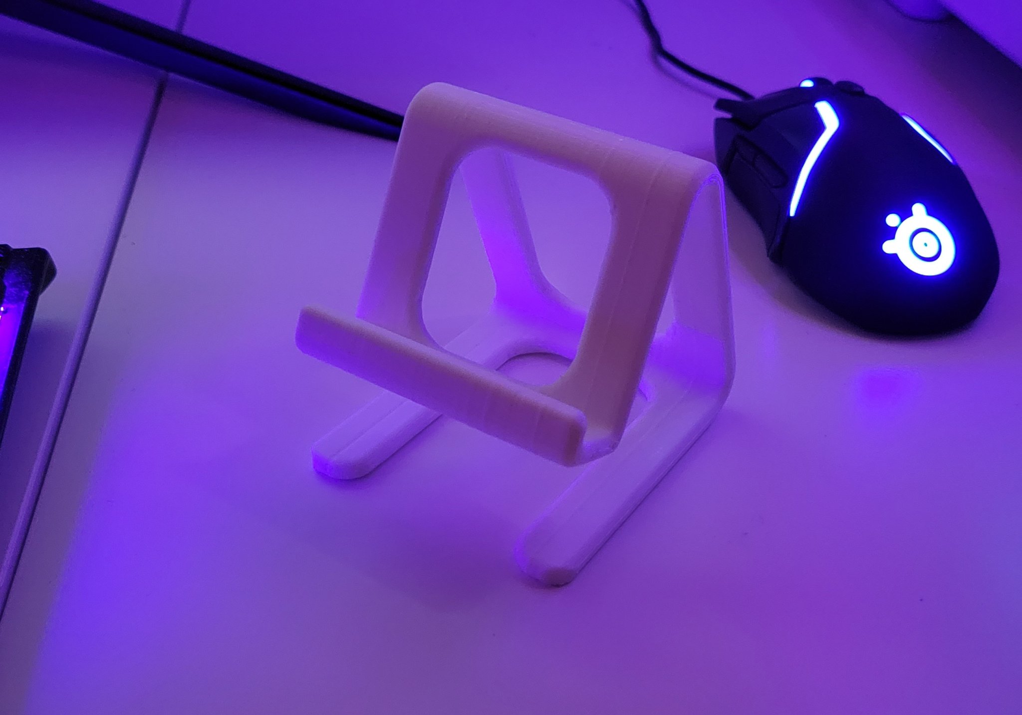 Giá đỡ điện thoại phù hợp cho điện thoại có vỏ