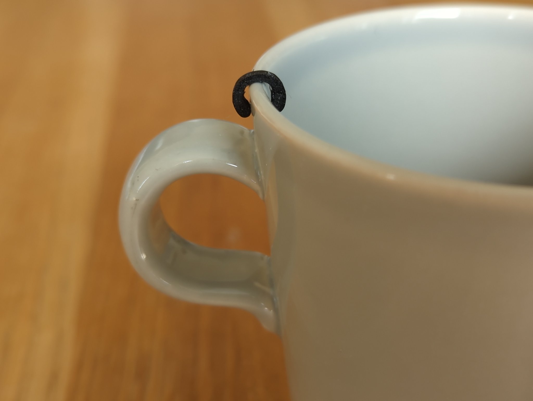 Cốc cà phê đánh dấu để phân biệt cốc của ai