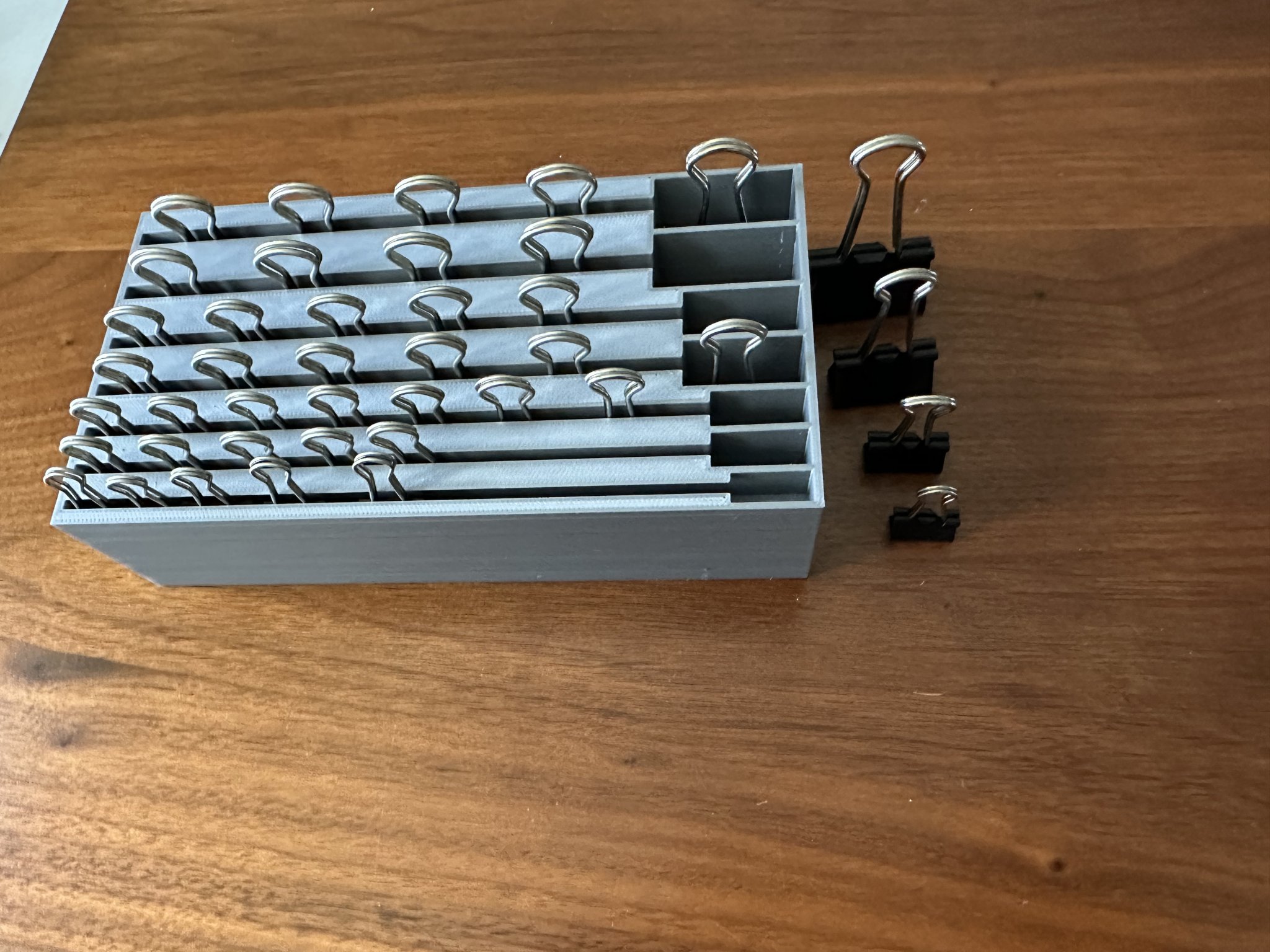 Giá đỡ kẹp giấy đa năng cho 4 kích thước khác nhau