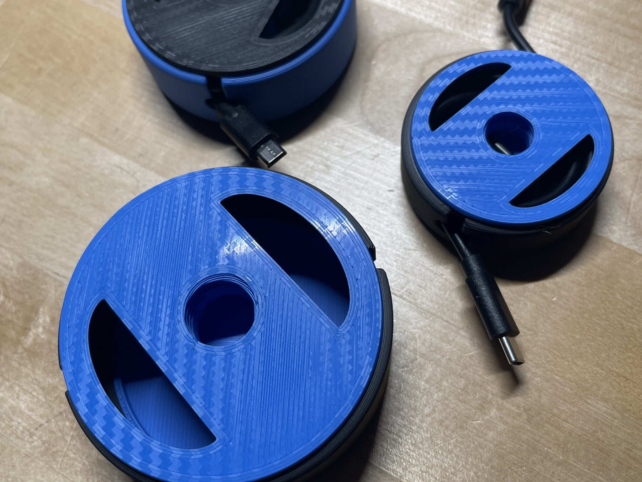 Cuộn cáp USB với tay cầm tích hợp