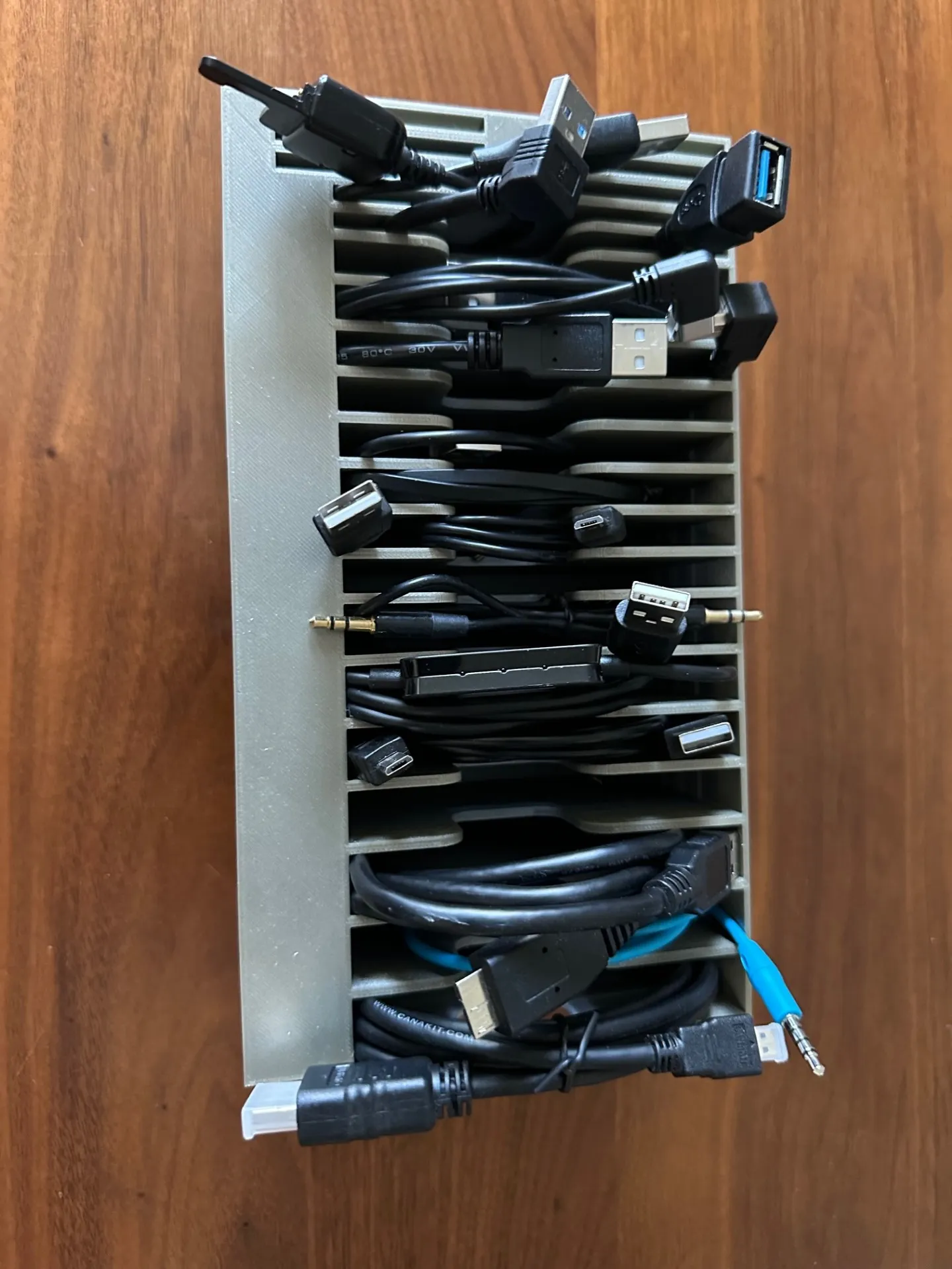 Hộp tổ chức cáp cho sạc và cáp USB