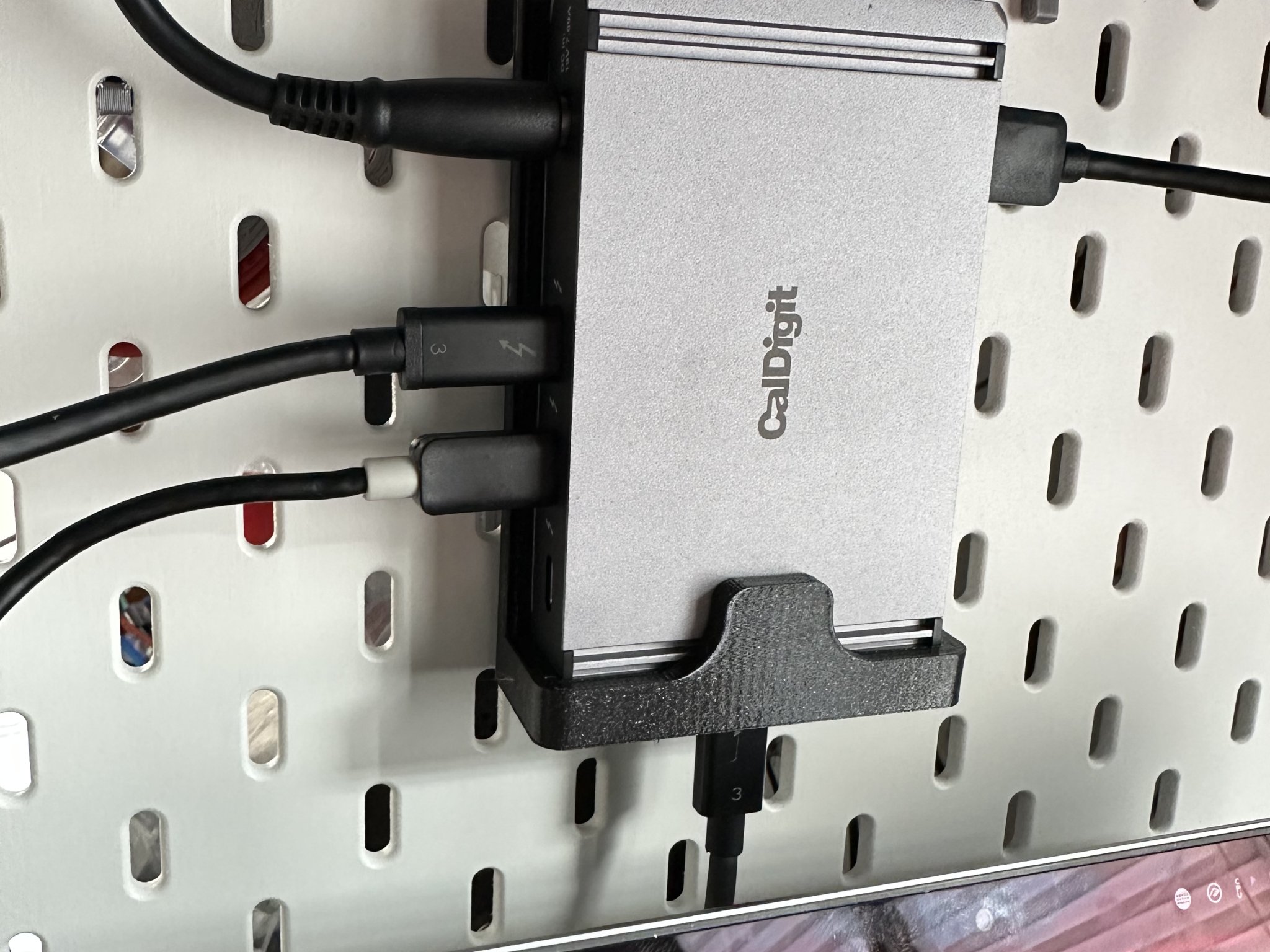 Giá đỡ Skadis cho Hub Caldigit ThunderBolt 4