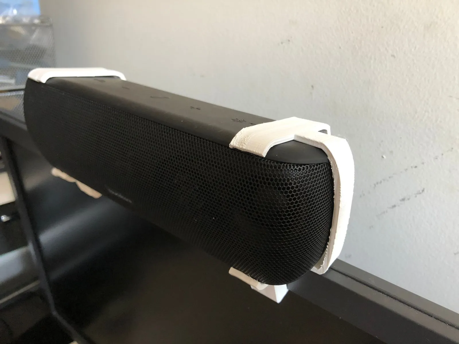 Giá đỡ cho ANKER SOUNDCORE MOTION + trên màn hình 27 inch