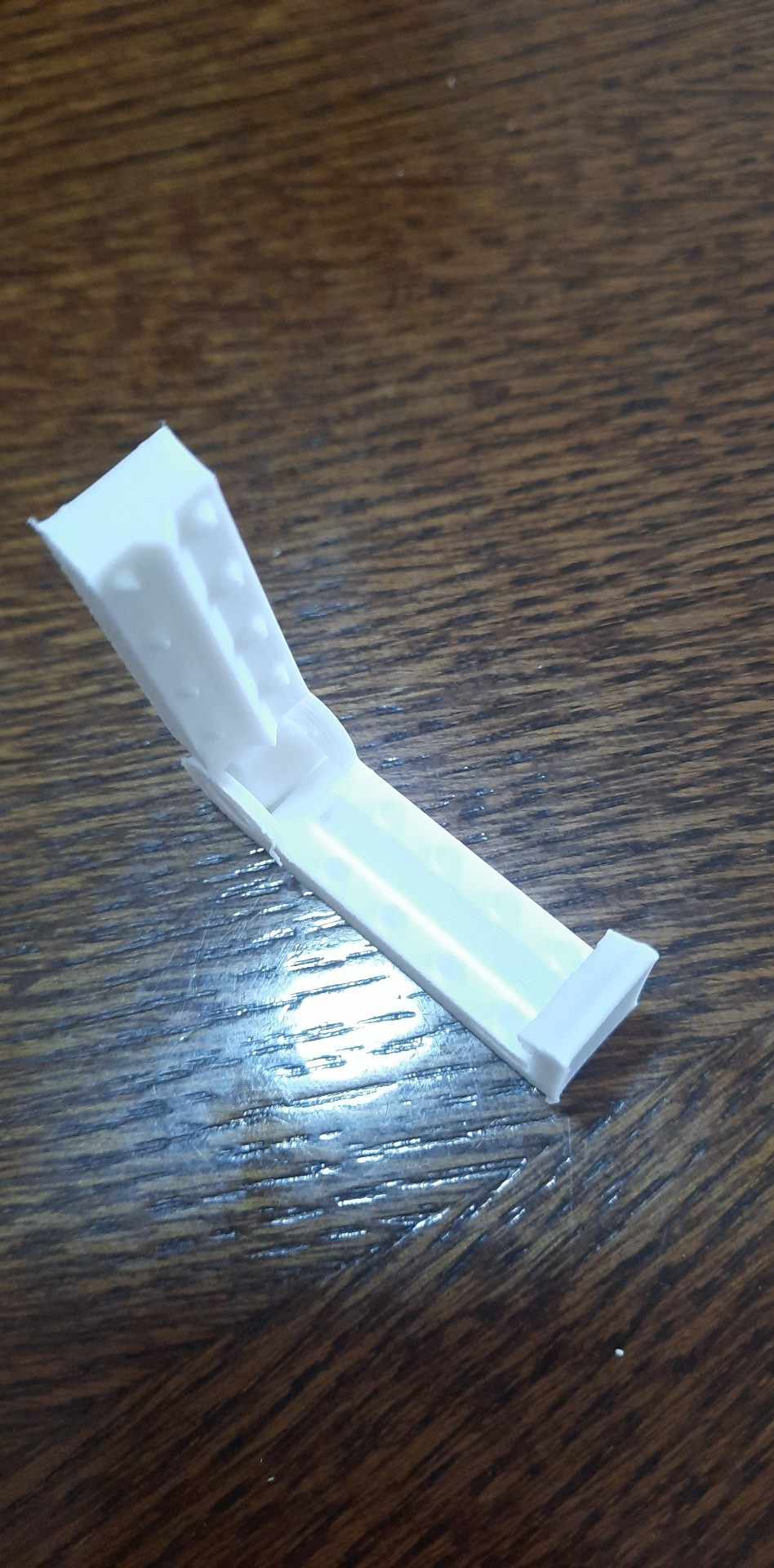 Kẹp nối dây hoặc băng keo với răng cưa chắc chắn