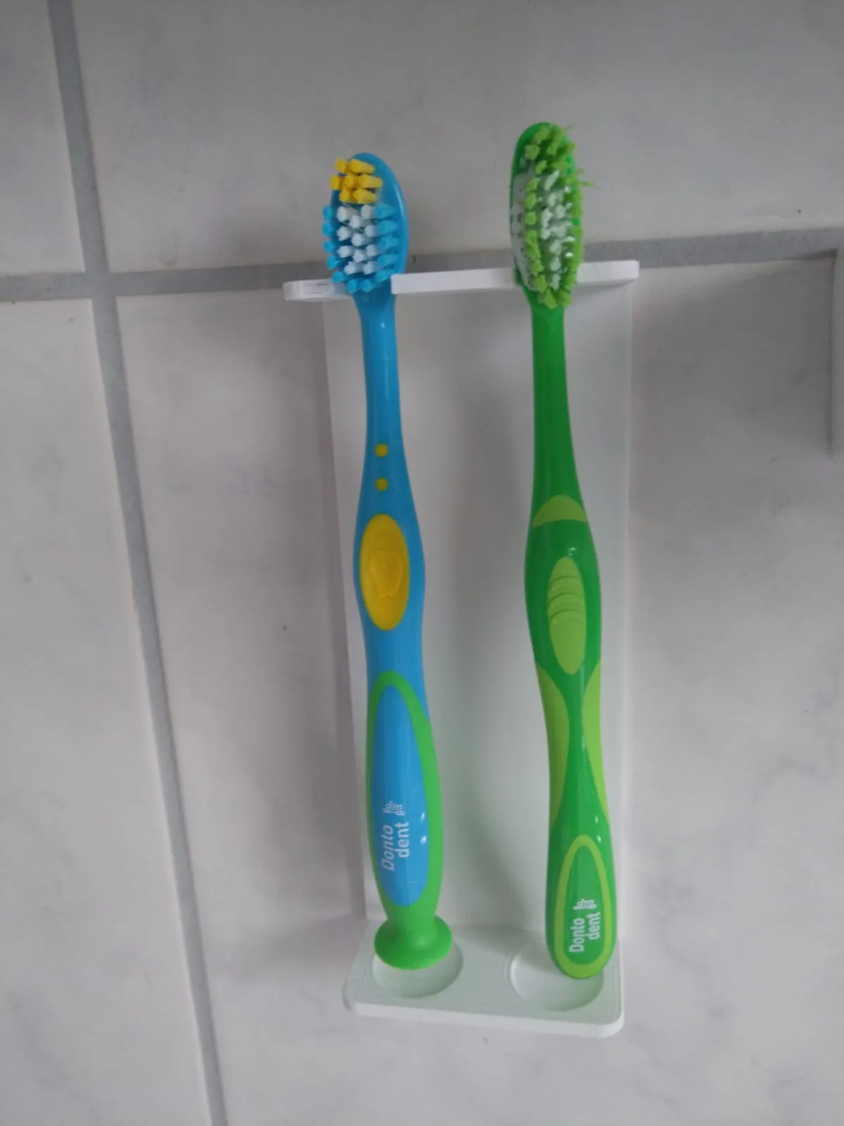 Giá đỡ bàn chải đánh răng đôi treo tường