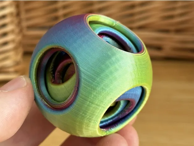 Bóng đố Trung Quốc độc đáo với thiết kế đa sắc