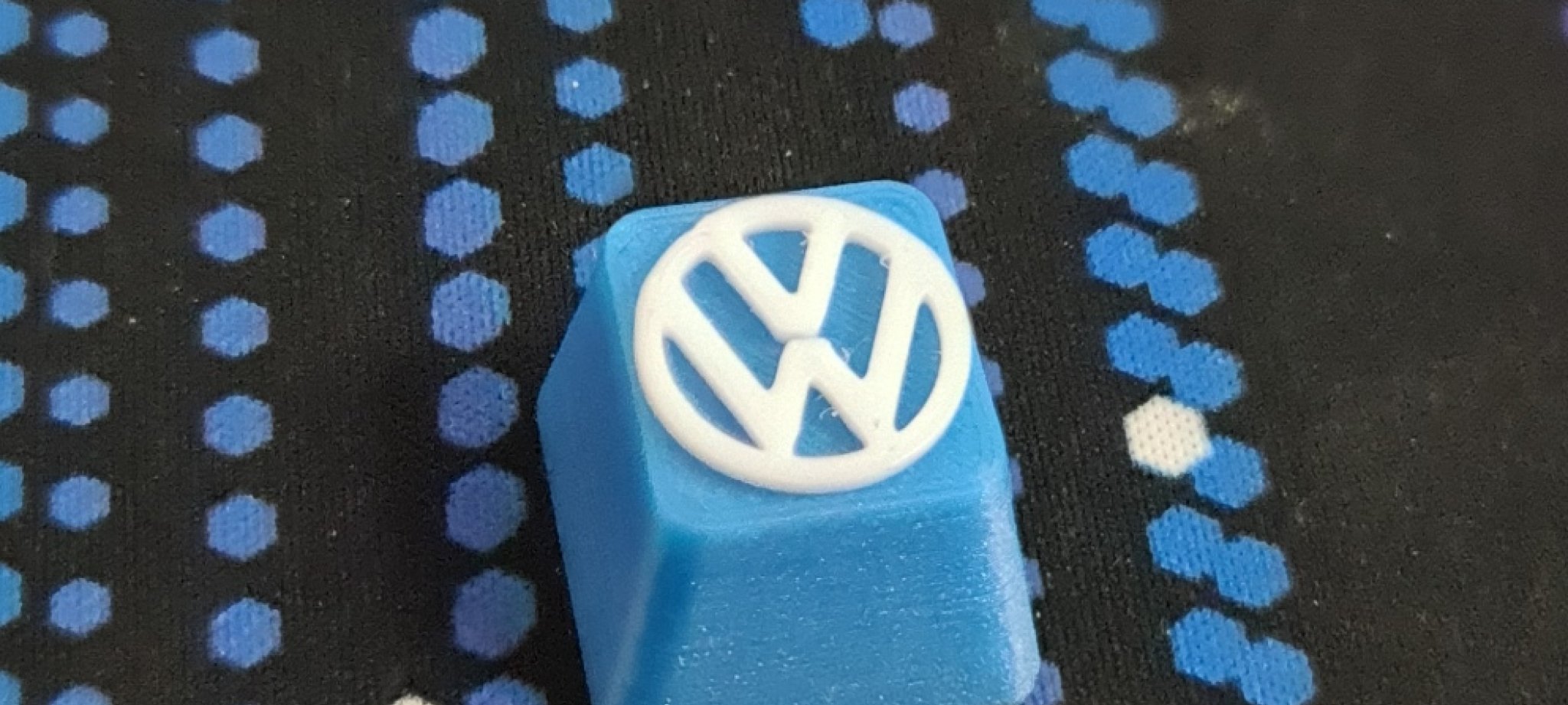 Nắp phím Volkswagen in màu xanh và trắng