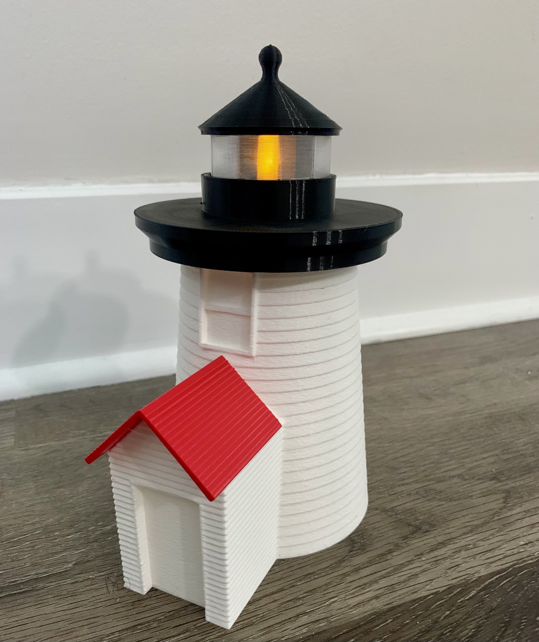 Đèn hải đăng trà độc đáo với chỗ để đèn trà