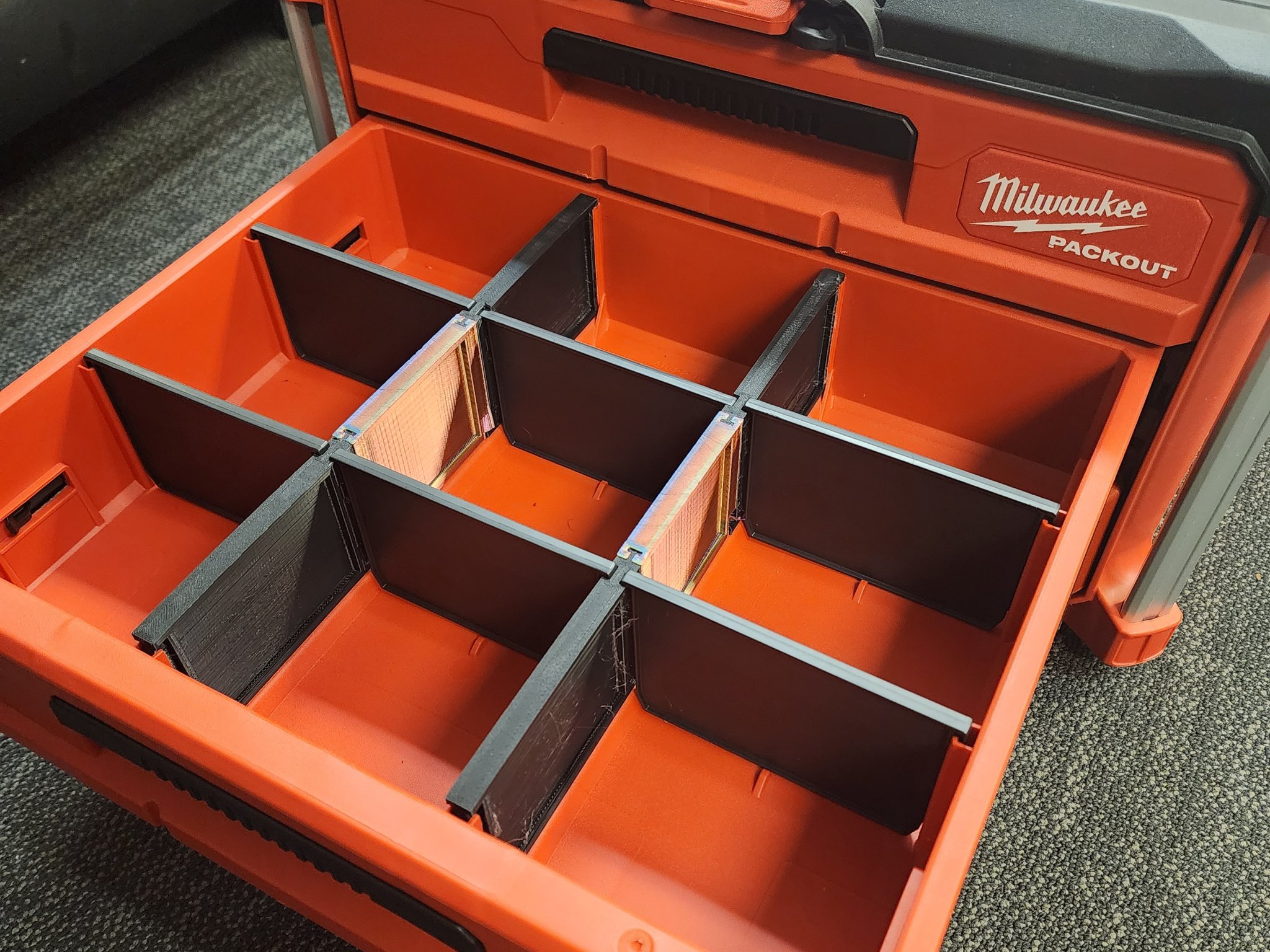 Hộp đựng Milwaukee Packout với vách ngăn dài