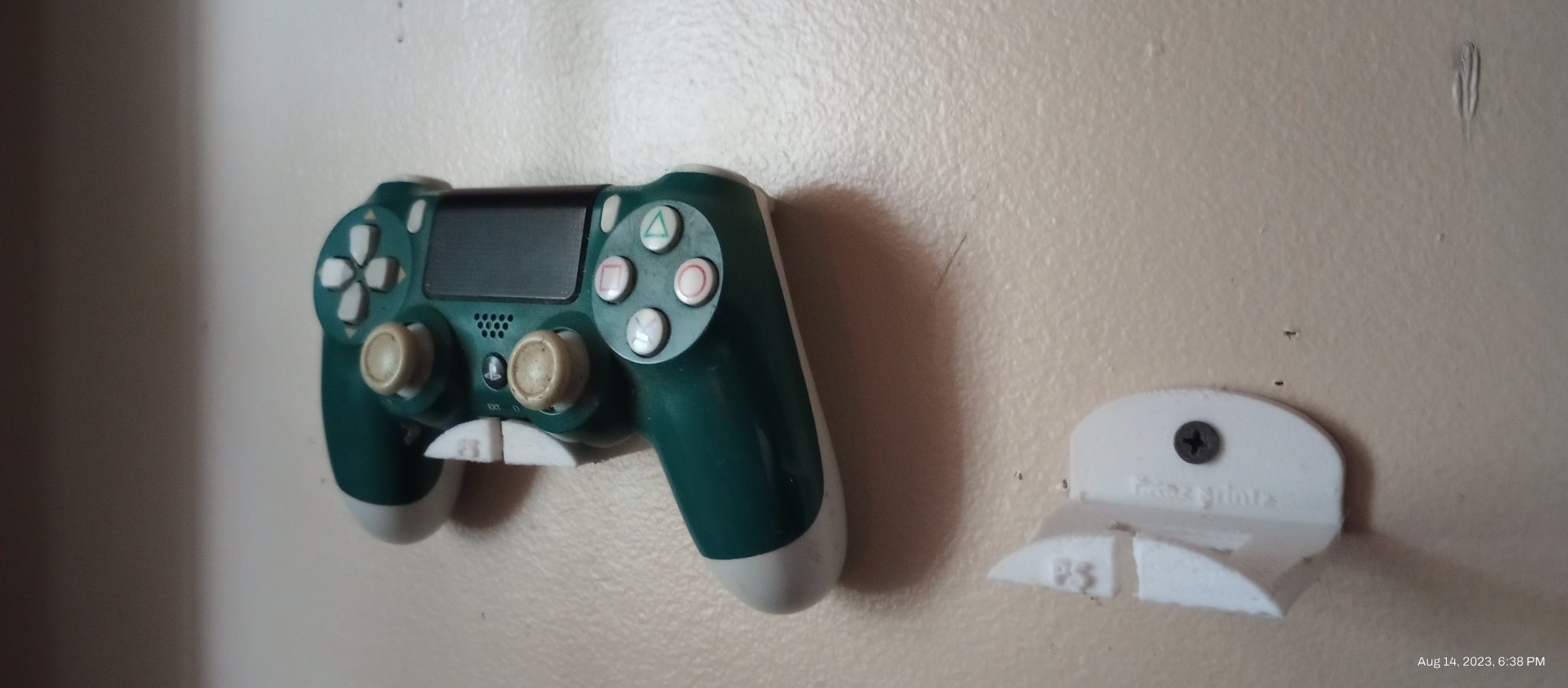 Giá đỡ cho tay cầm Xbox và PS trên tường