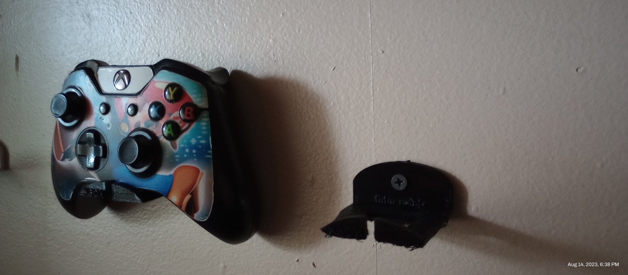 Giá đỡ cho tay cầm Xbox và PS trên tường