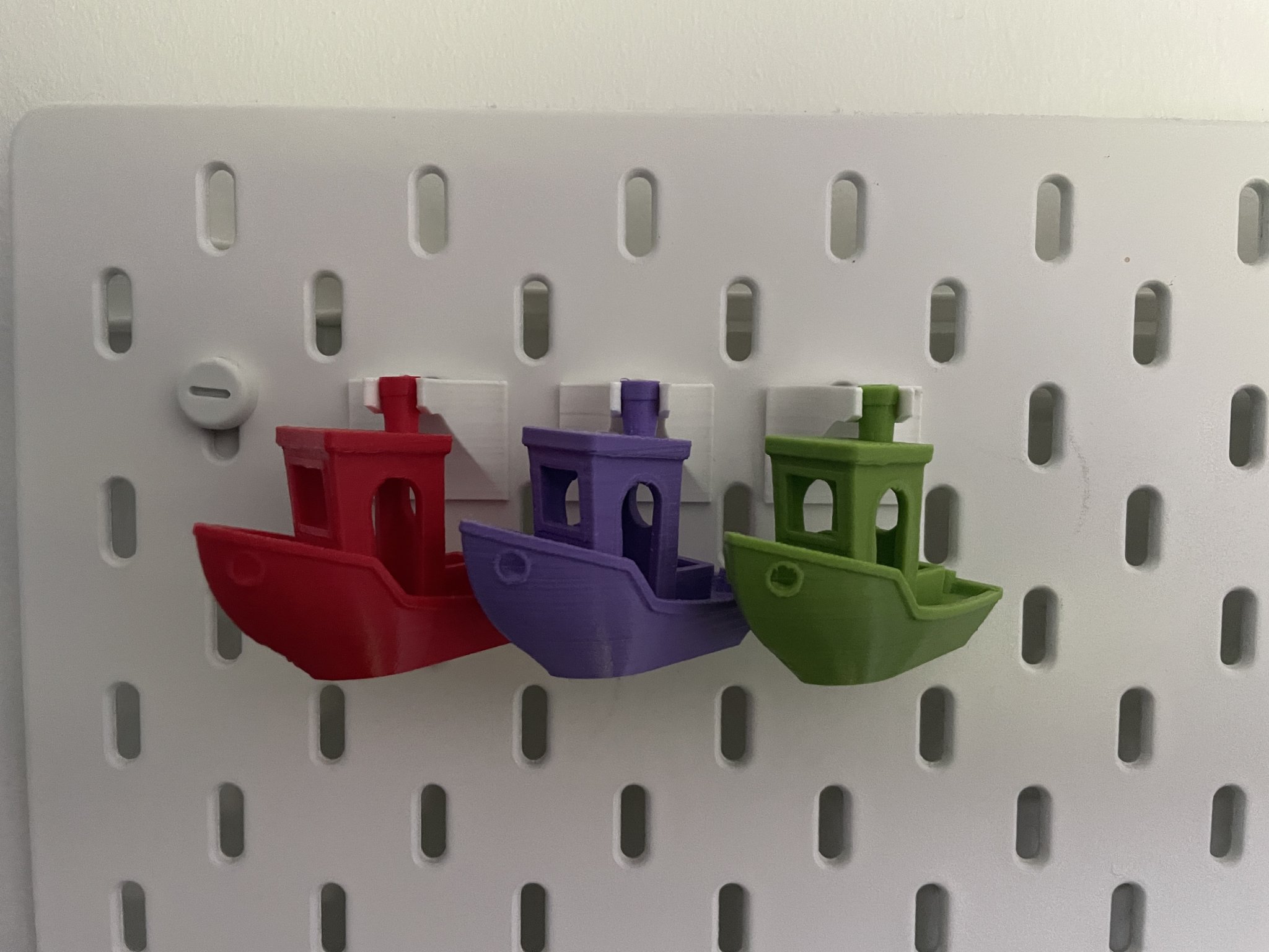 Giá đỡ benchy lắp vào bảng treo SKADIS của IKEA