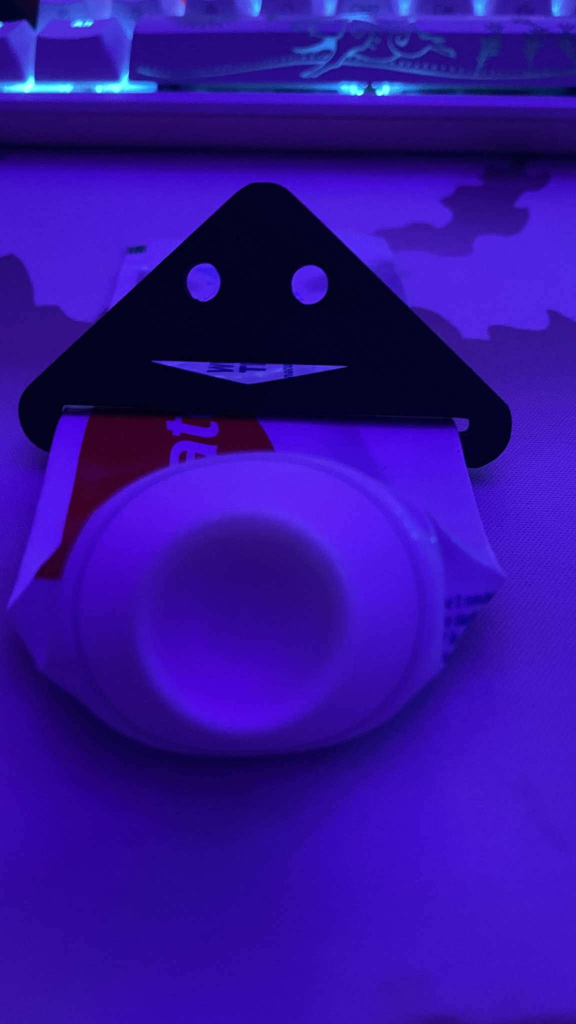 Máy ép kem đánh răng tiện lợi cho gia đình