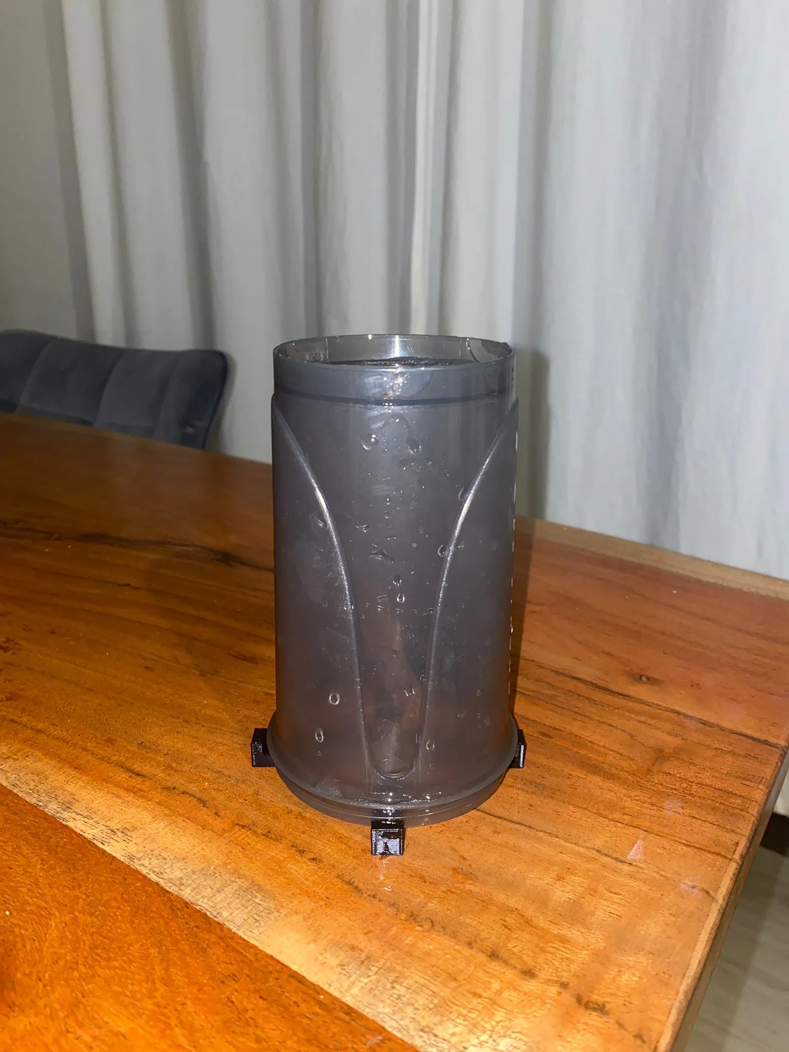 Giá đỡ chai whey đơn giản giúp làm khô nhanh chóng