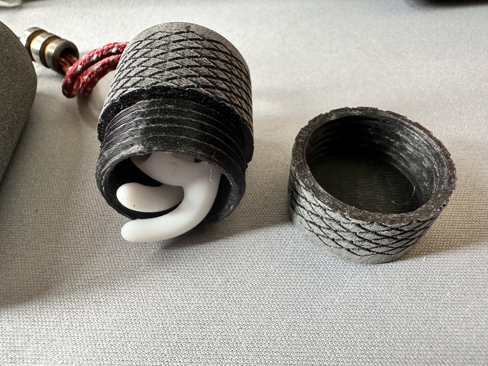 Hộp đựng móc tai Airpod và đầu tai nghe