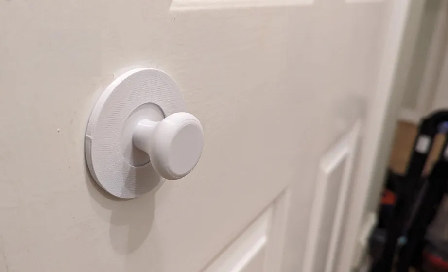 Tay nắm cửa gỗ với lỗ vít chìm