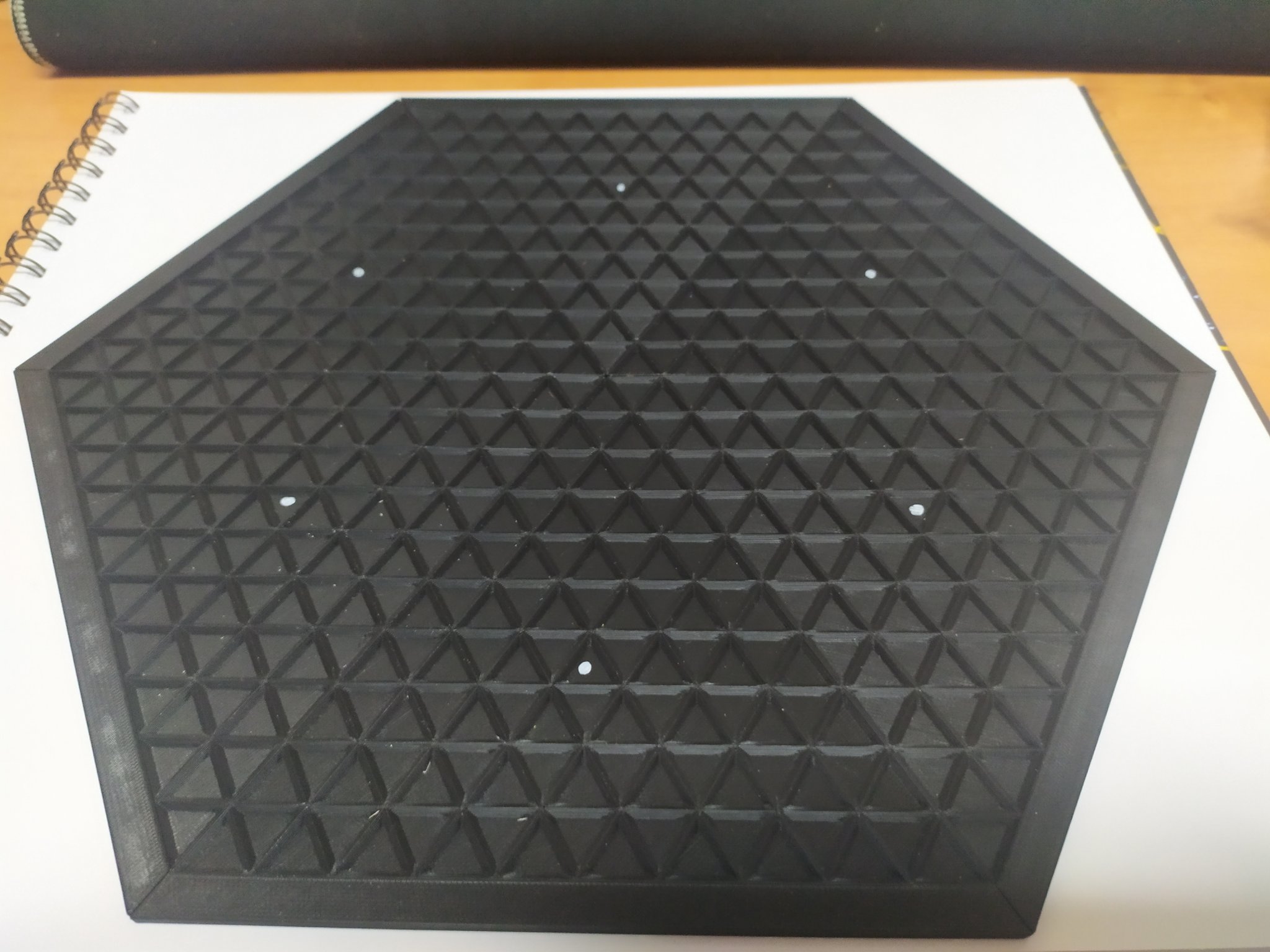 Trò chơi bàn Blokus Trigon với các mảnh ghép đầy màu sắc