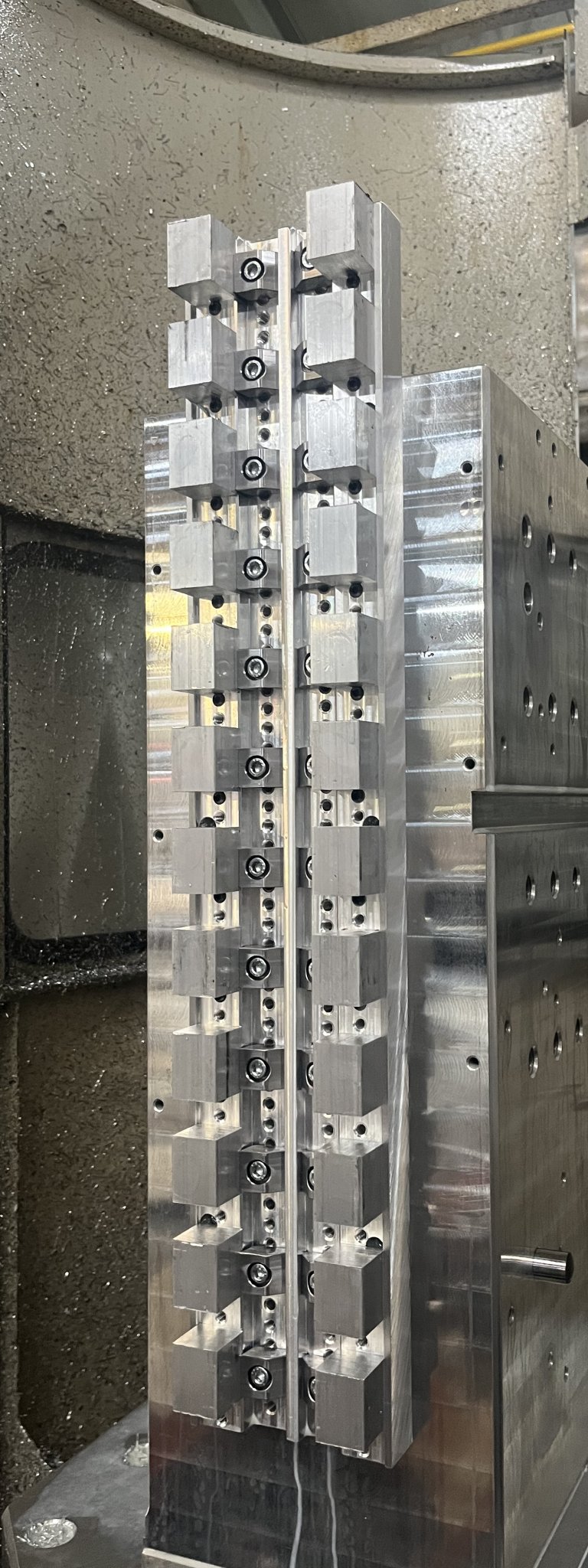 Kẹp CNC Pitbull với giá đỡ vật liệu 25mm