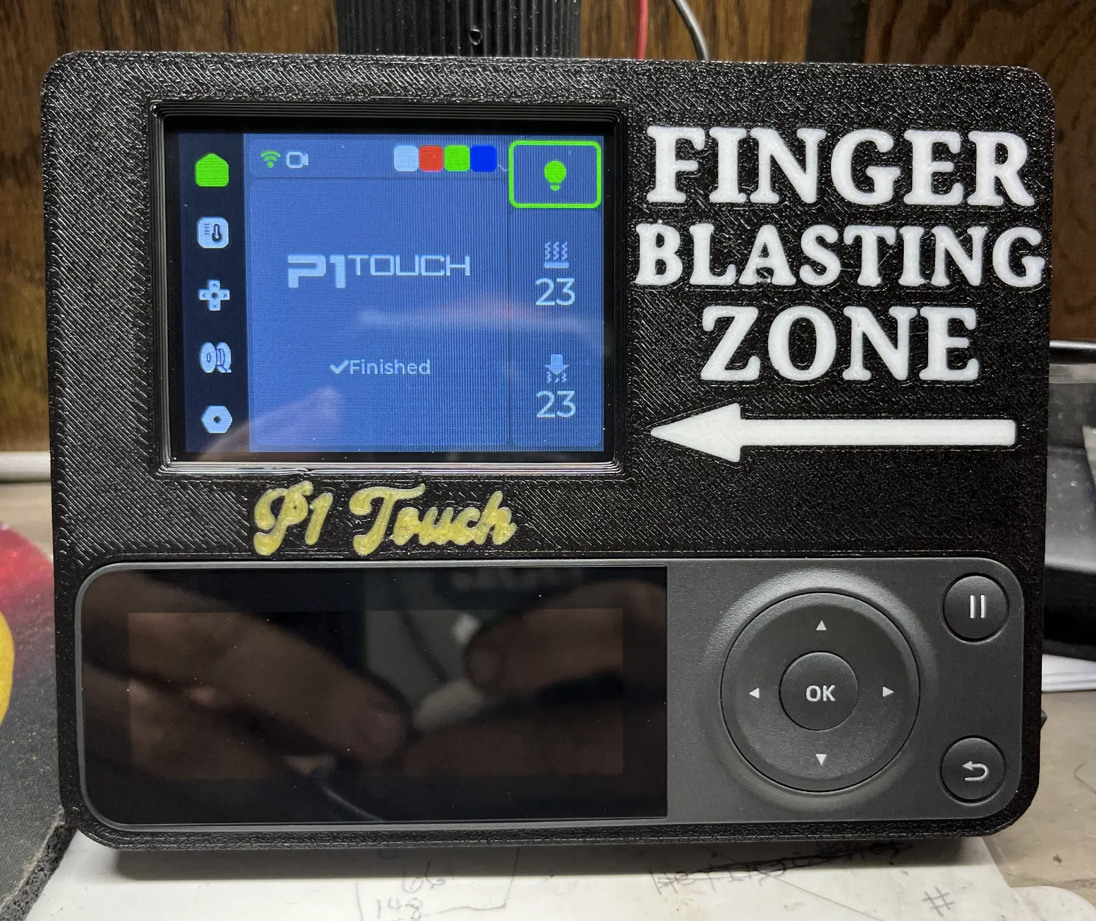 Mặt trước cảm ứng P1 "NON PC" với thiết kế độc đáo