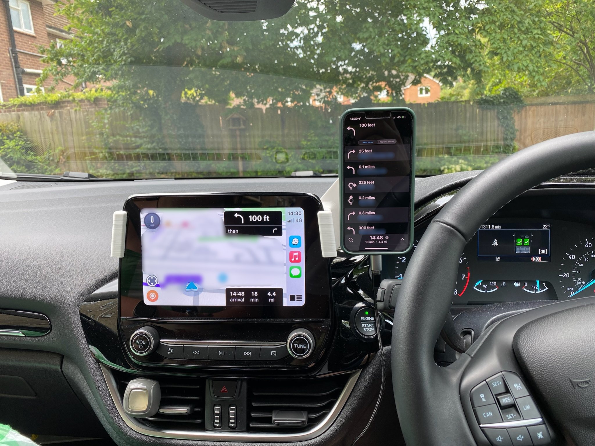 Giá đỡ điện thoại gắn màn hình Ford Fiesta Mk7/Mk8