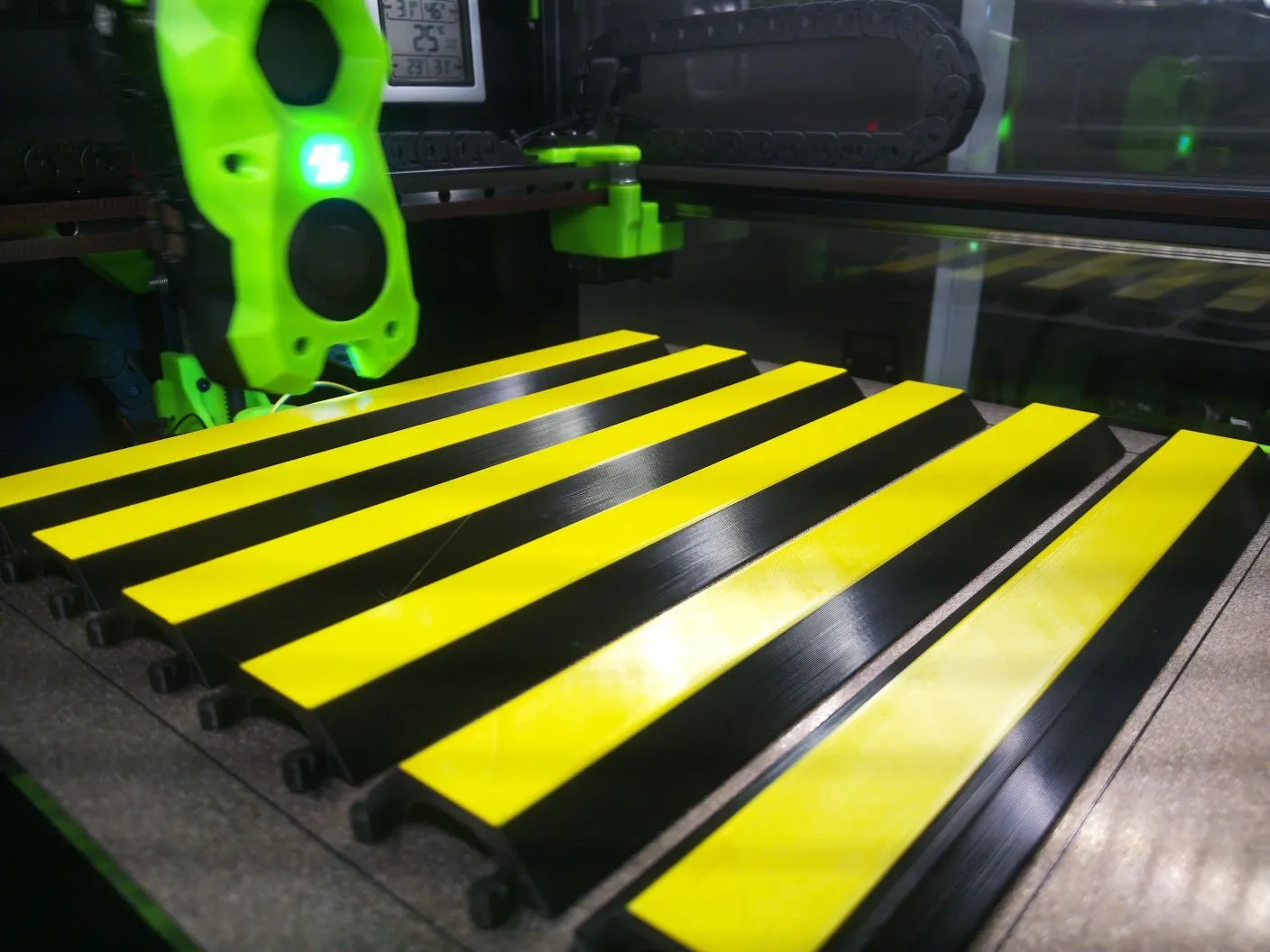 Bộ che dây cáp bảo vệ sàn dài 250mm