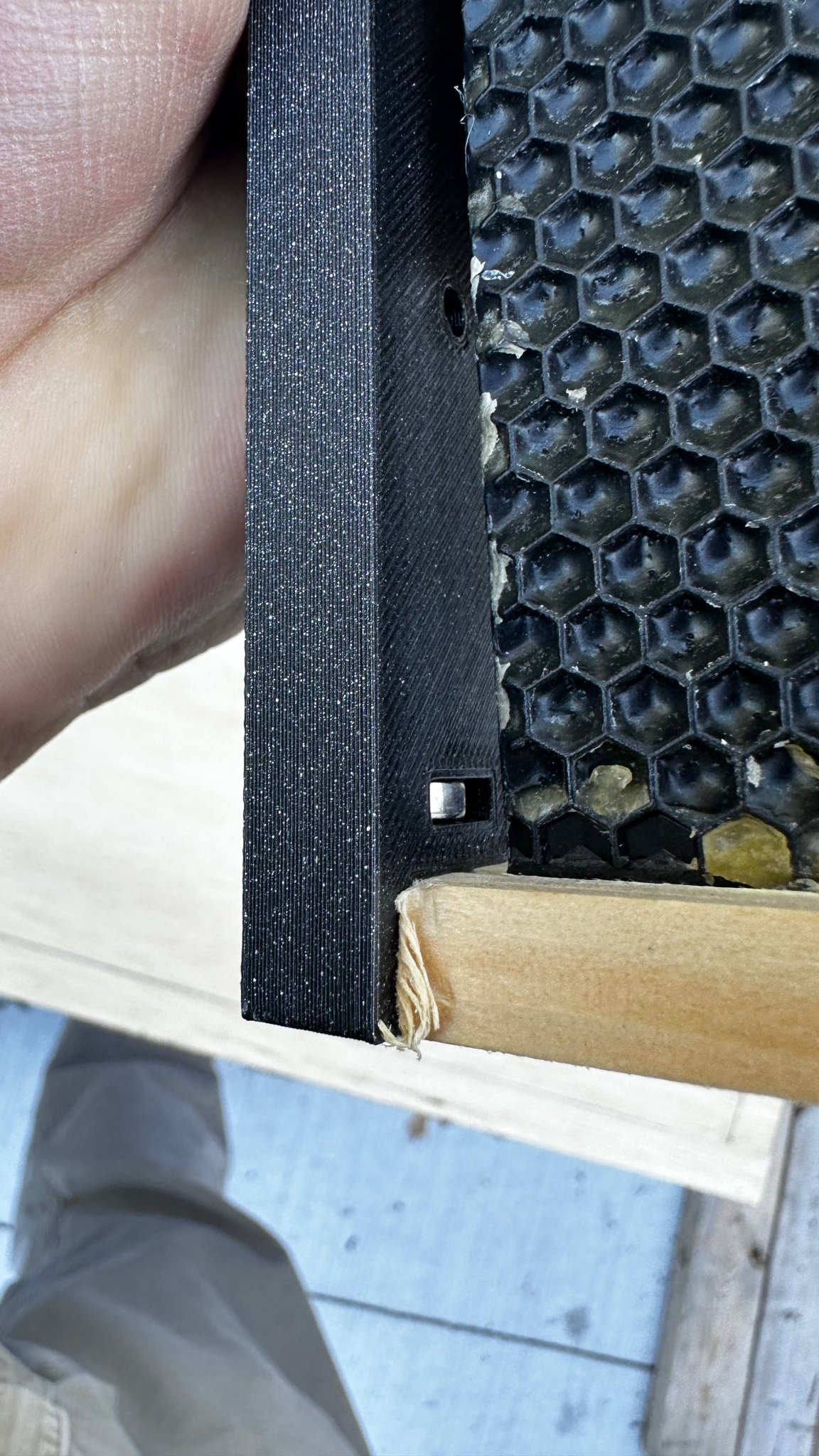 Giá đỡ bên sâu tự định vị cho tổ ong kiểu Langstroth