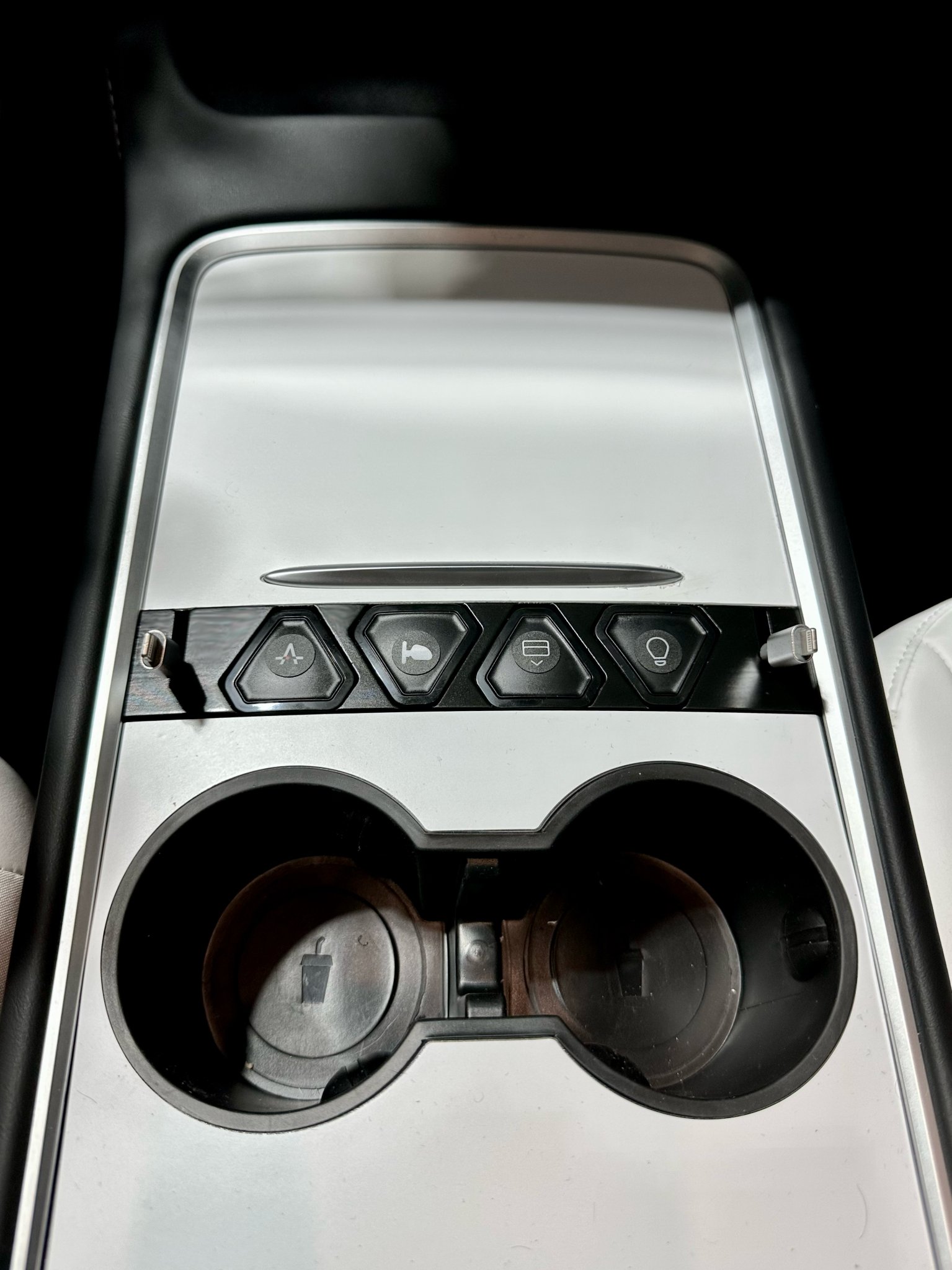 Khay chèn trung tâm cho nút S3XY của Tesla Model 3/Y (2021-2023)