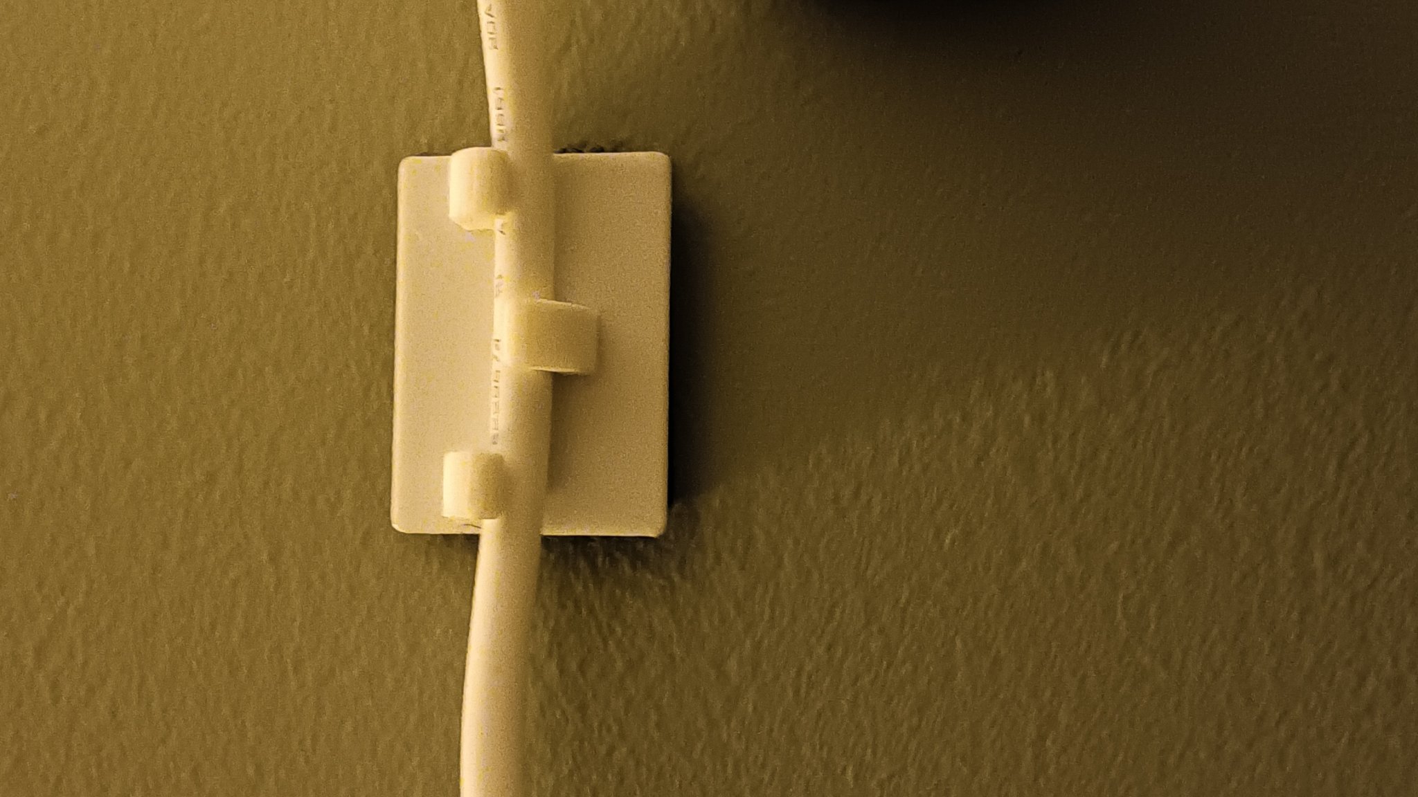 Giá đỡ dây camera Ring gọn gàng