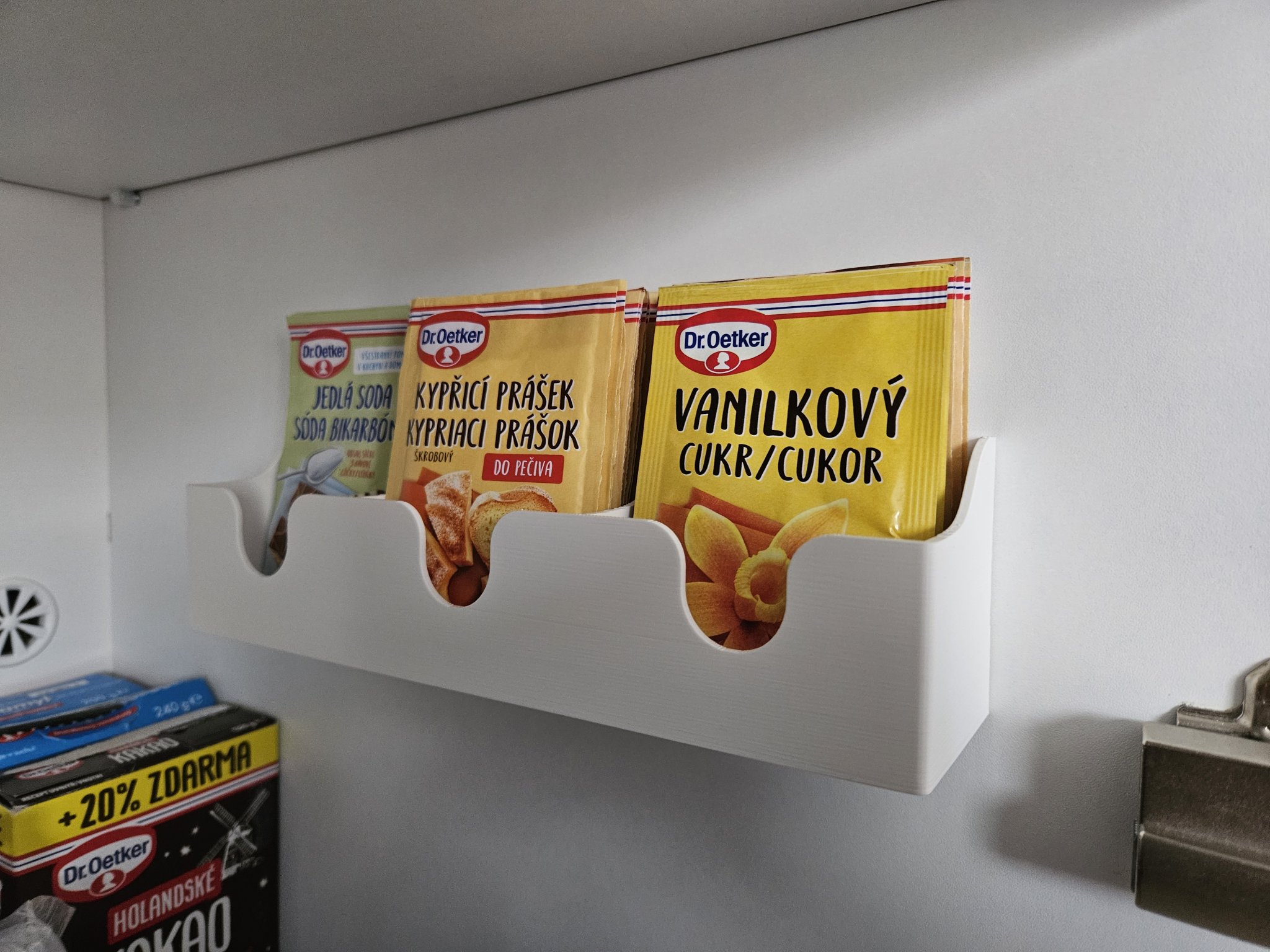 Giá đỡ nguyên liệu nướng như bột nở, đường vani