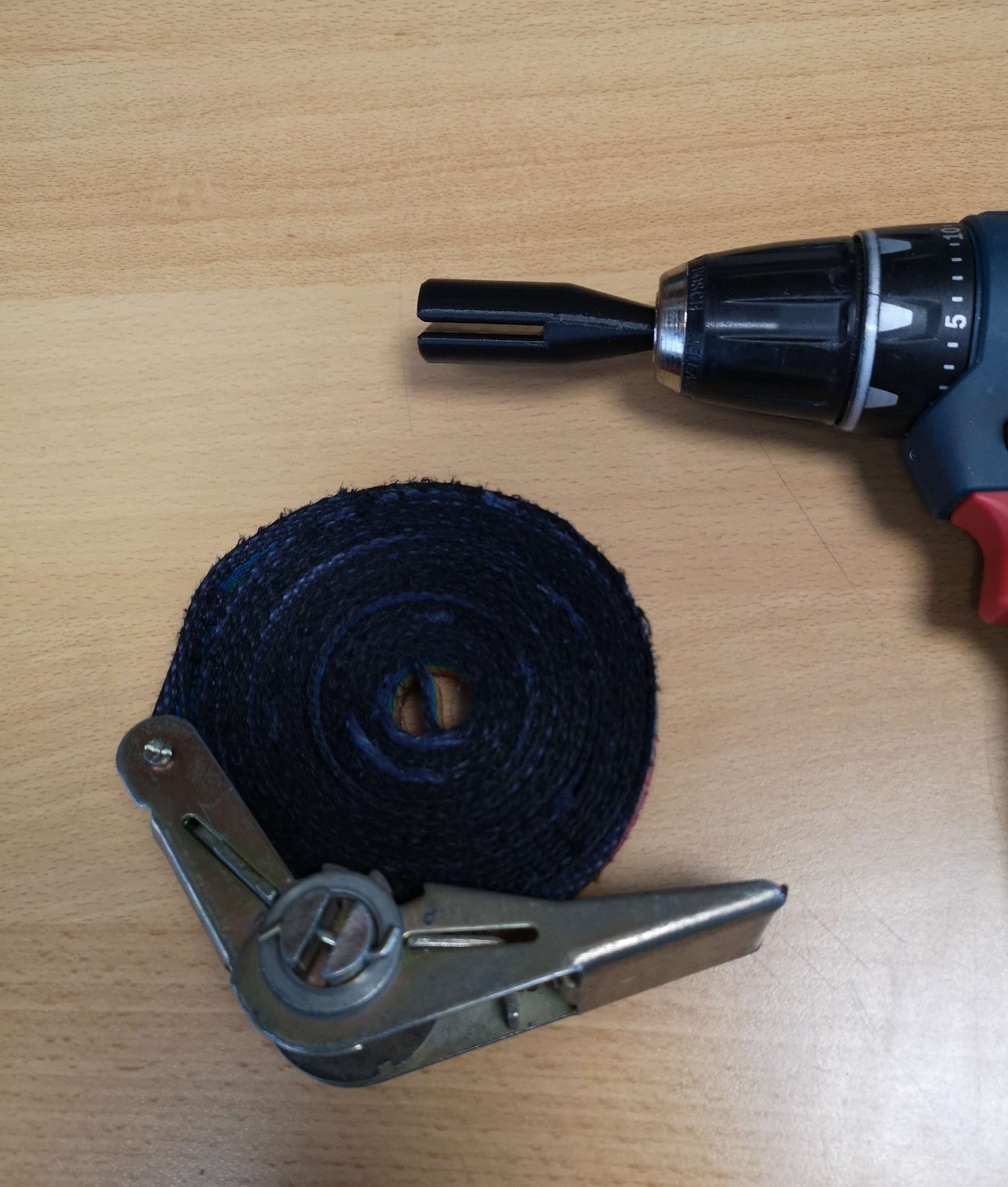 Máy cuộn dây đai đơn giản giúp gọn gàng hơn