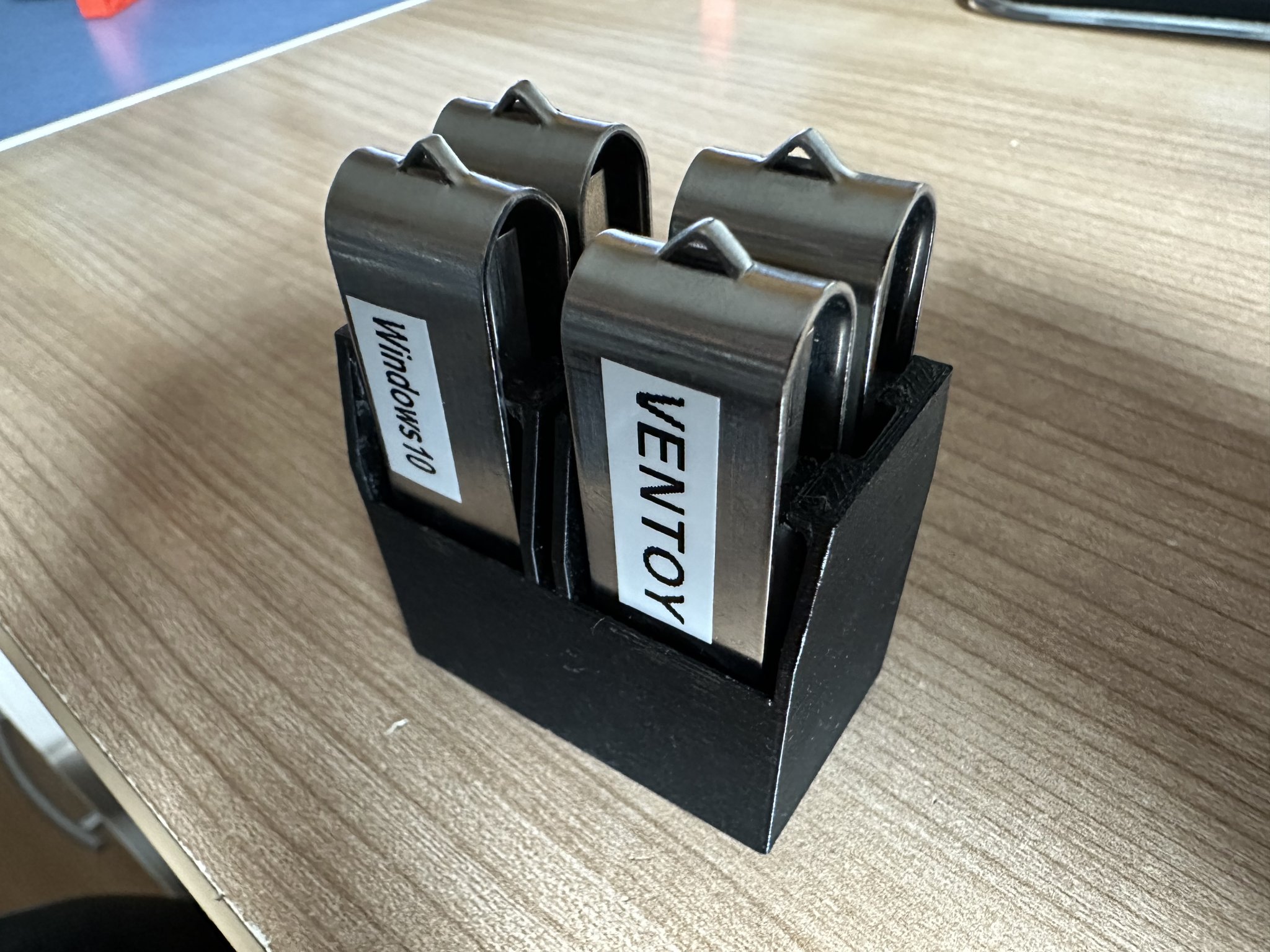 Vỏ đựng 4 ổ USB Goodram Twister