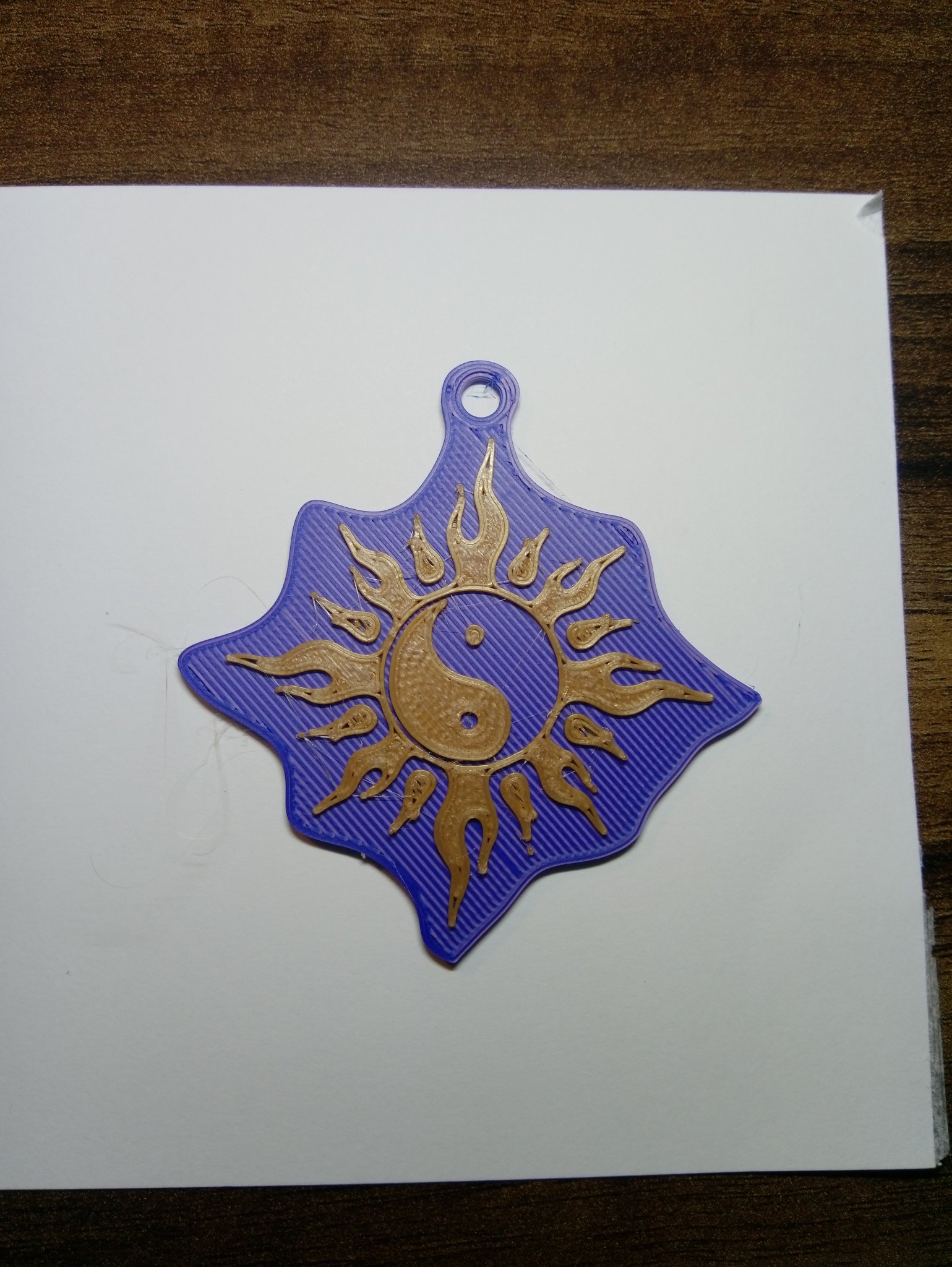 Bùa hộ mệnh in từ hai loại filament PLA khác nhau