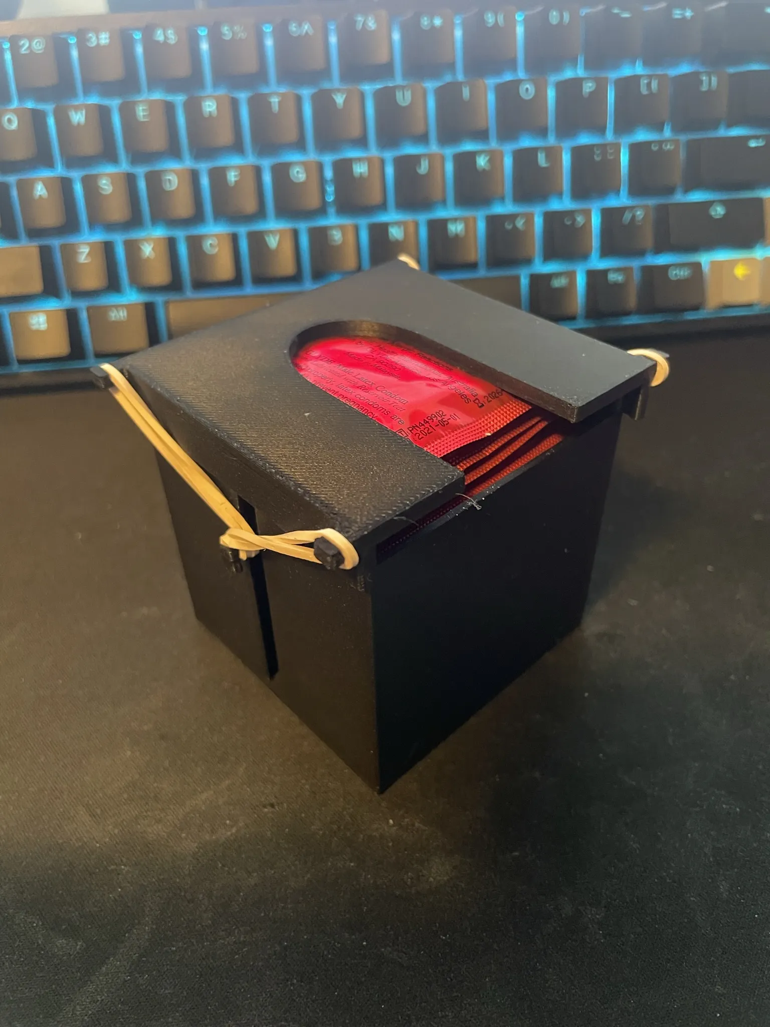 Máy phân phát bao cao su 3 phần dễ lắp ráp