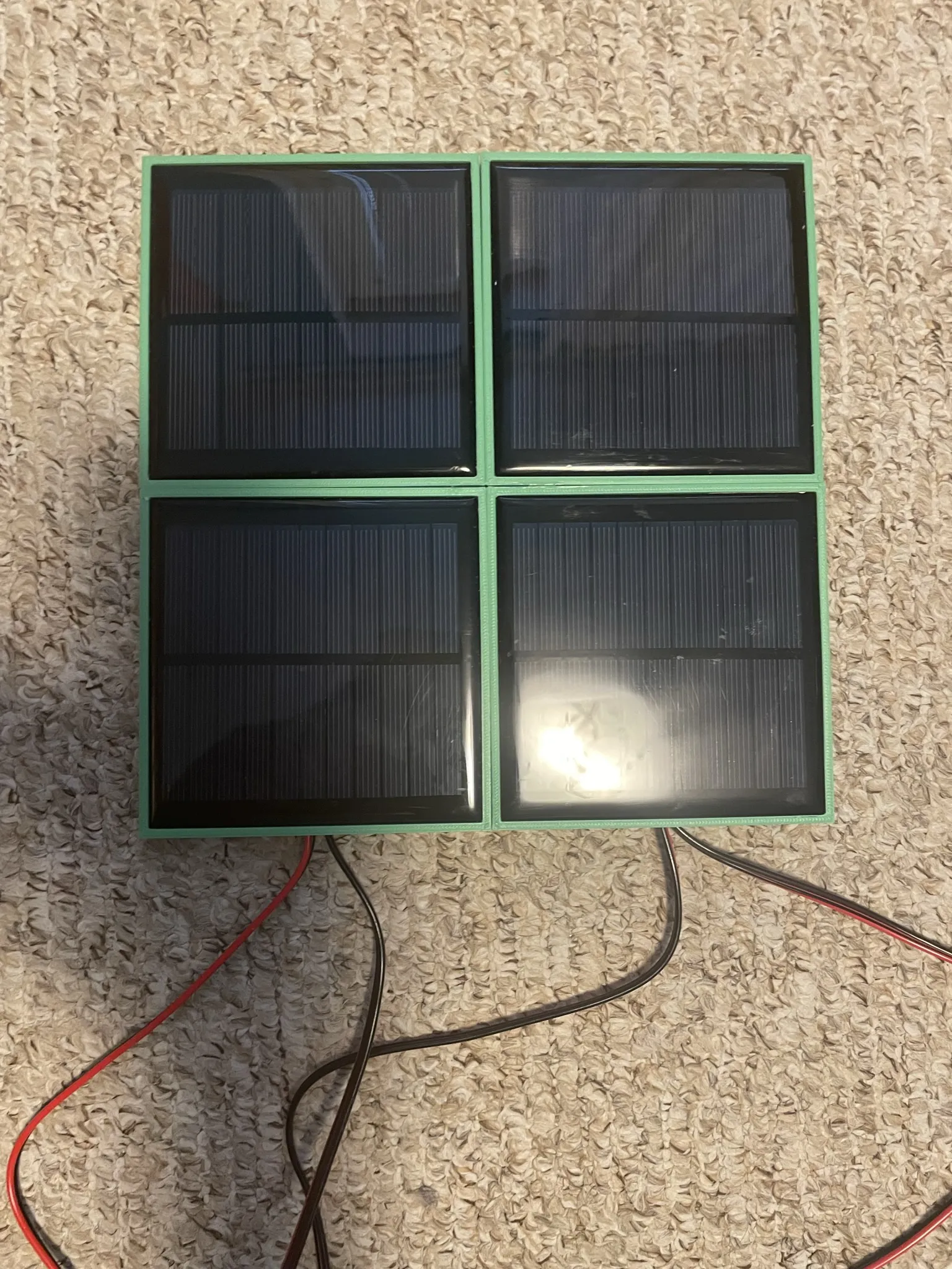 Hộp đựng và pin năng lượng mặt trời 95x95mm