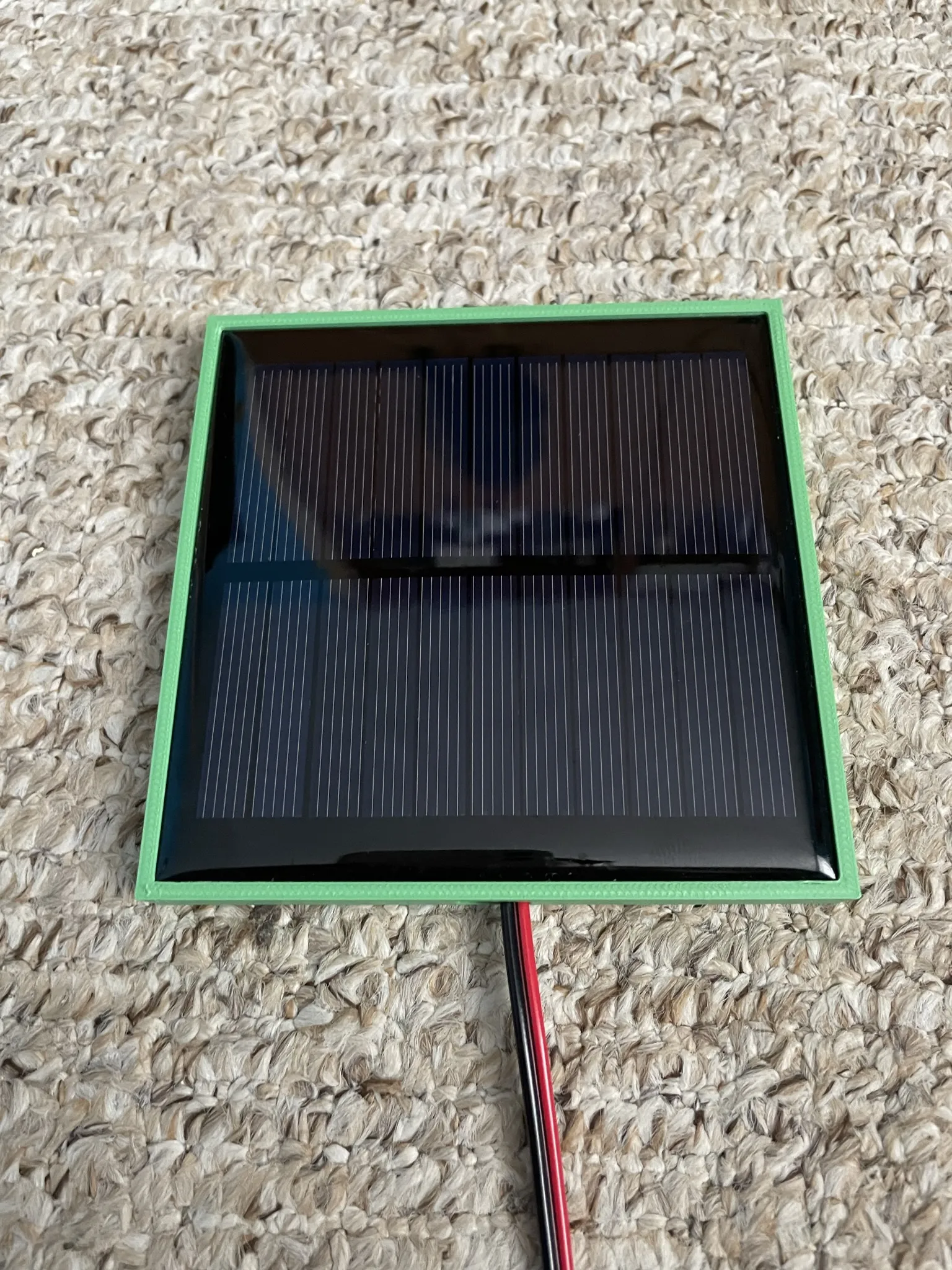 Hộp đựng và pin năng lượng mặt trời 95x95mm