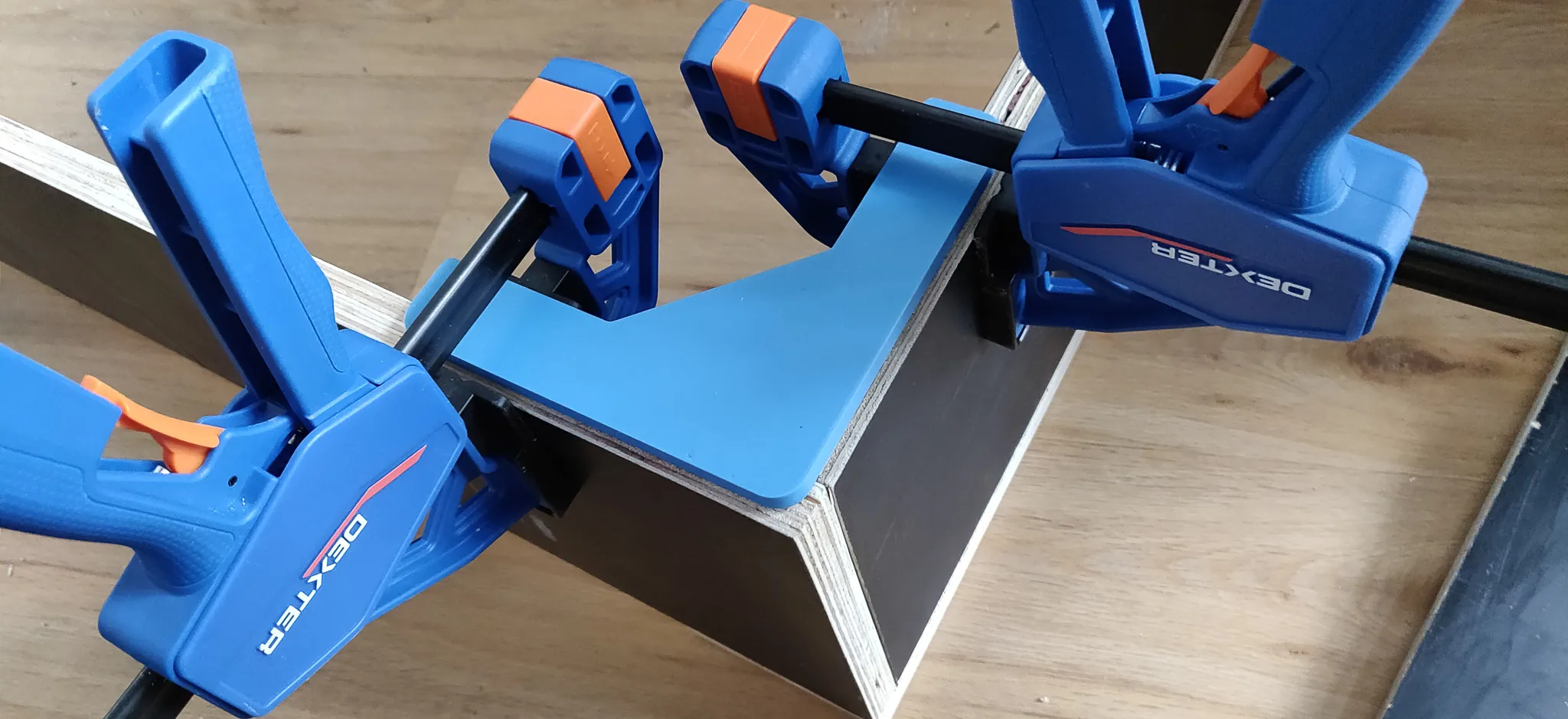 Kẹp vuông cho góc đơn giản